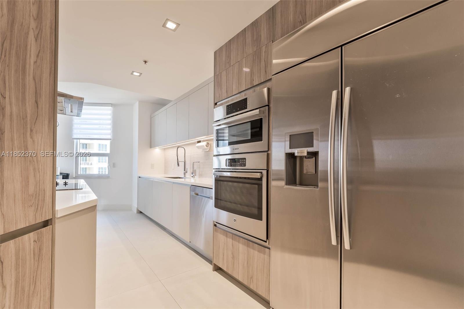 THREE TEQUESTA POINT COND - Residential
