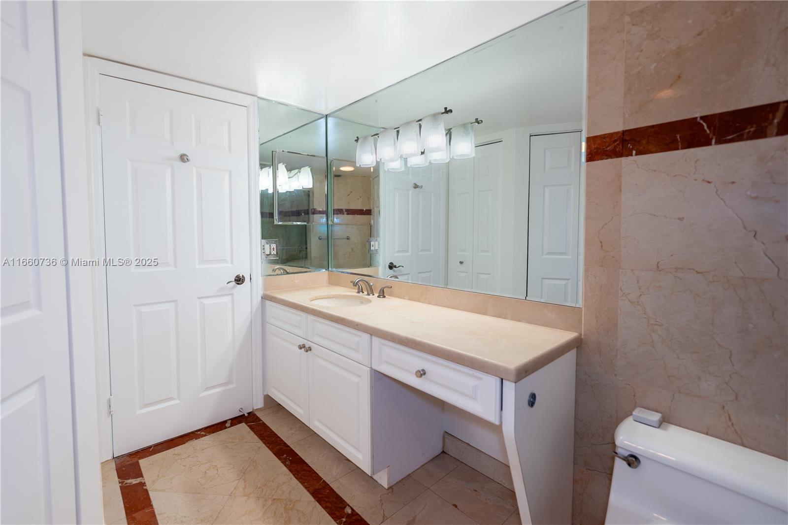 MYSTIC POINTE TOWER 400 C - Residential