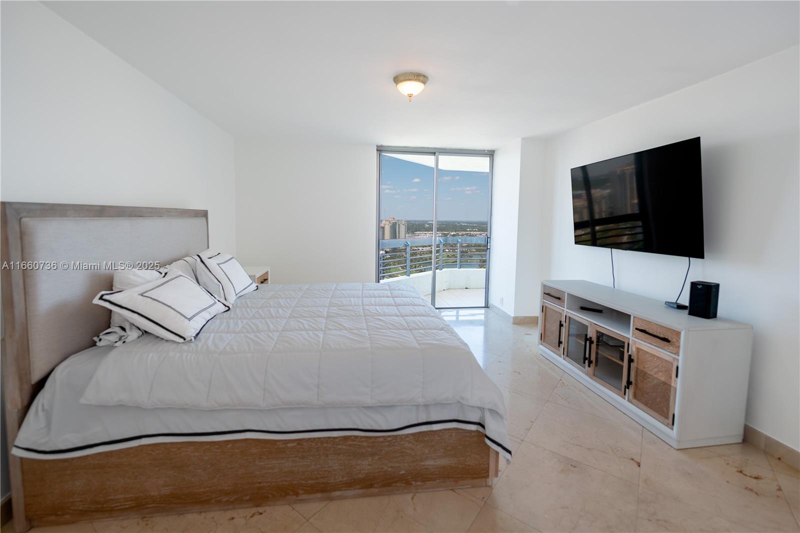 MYSTIC POINTE TOWER 400 C - Residential