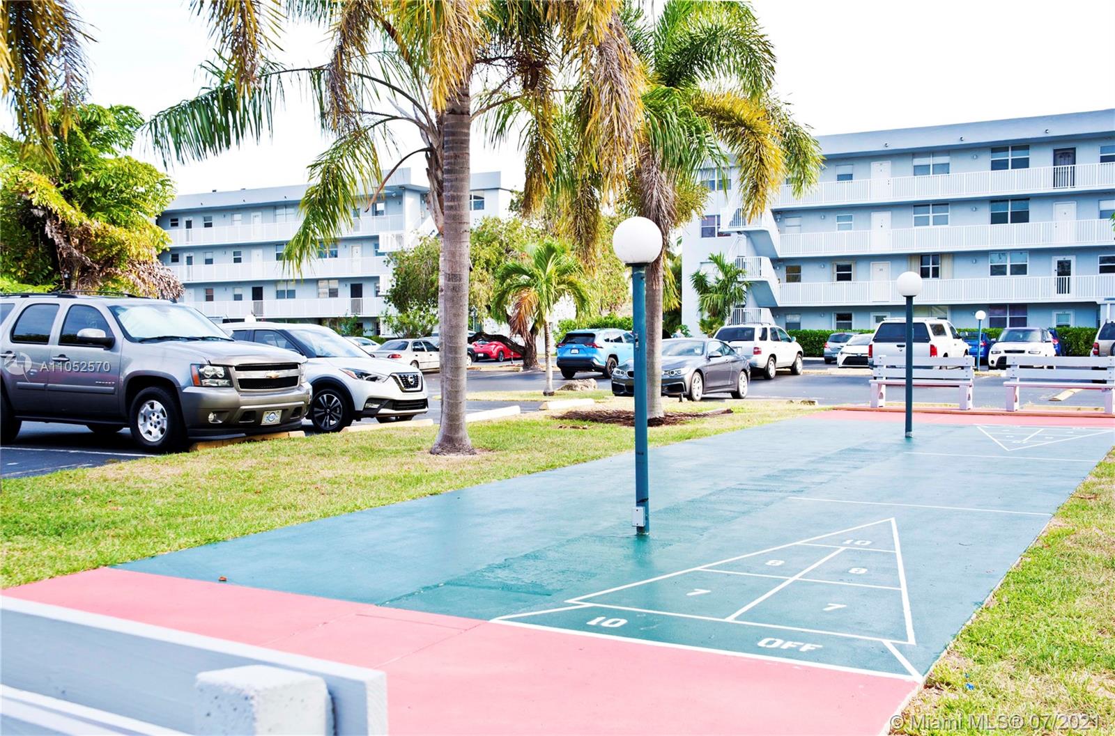 ROYAL PARK CONDO - Residential