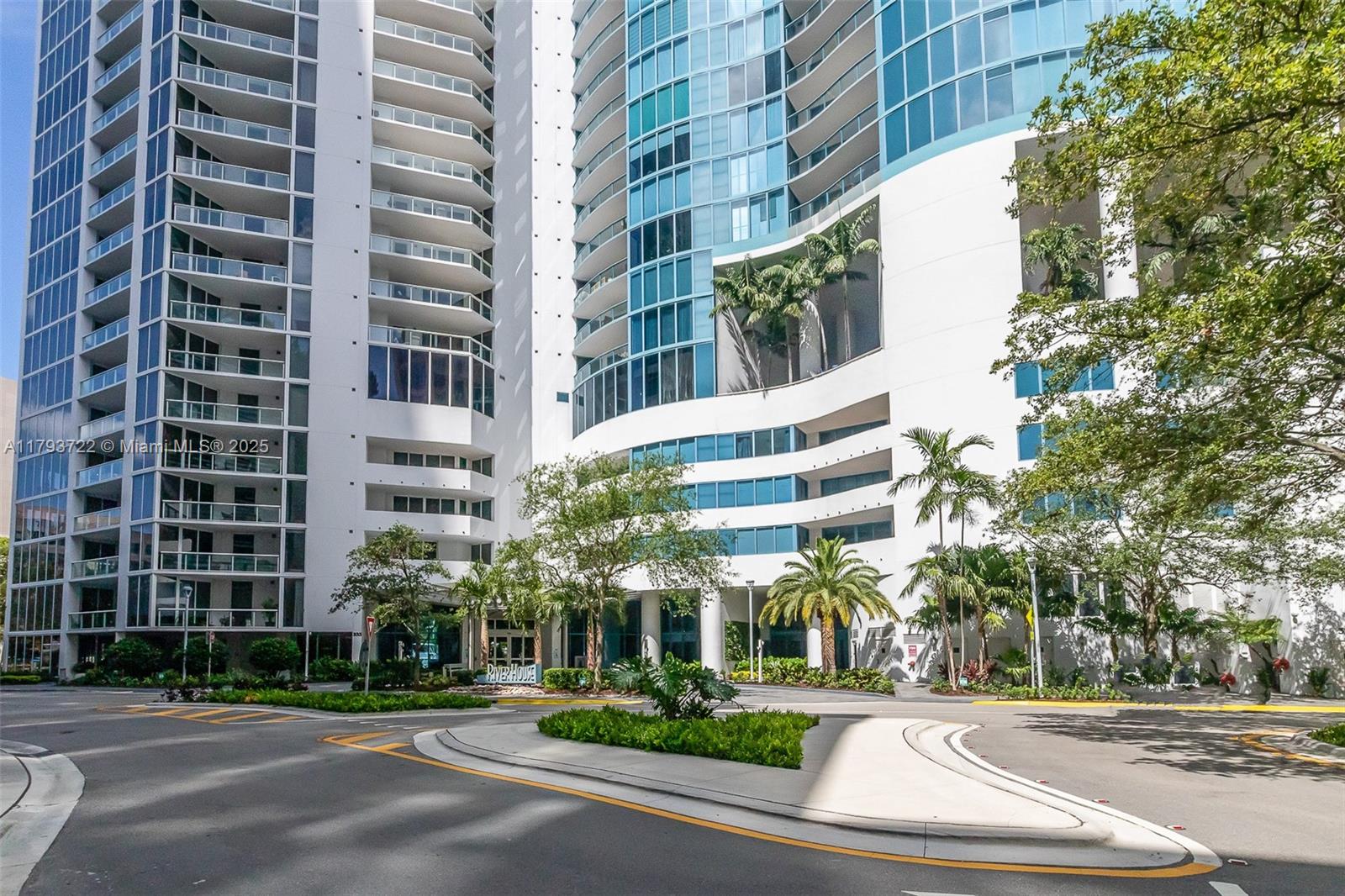 LAS OLAS RIVER HOUSE COND - Residential