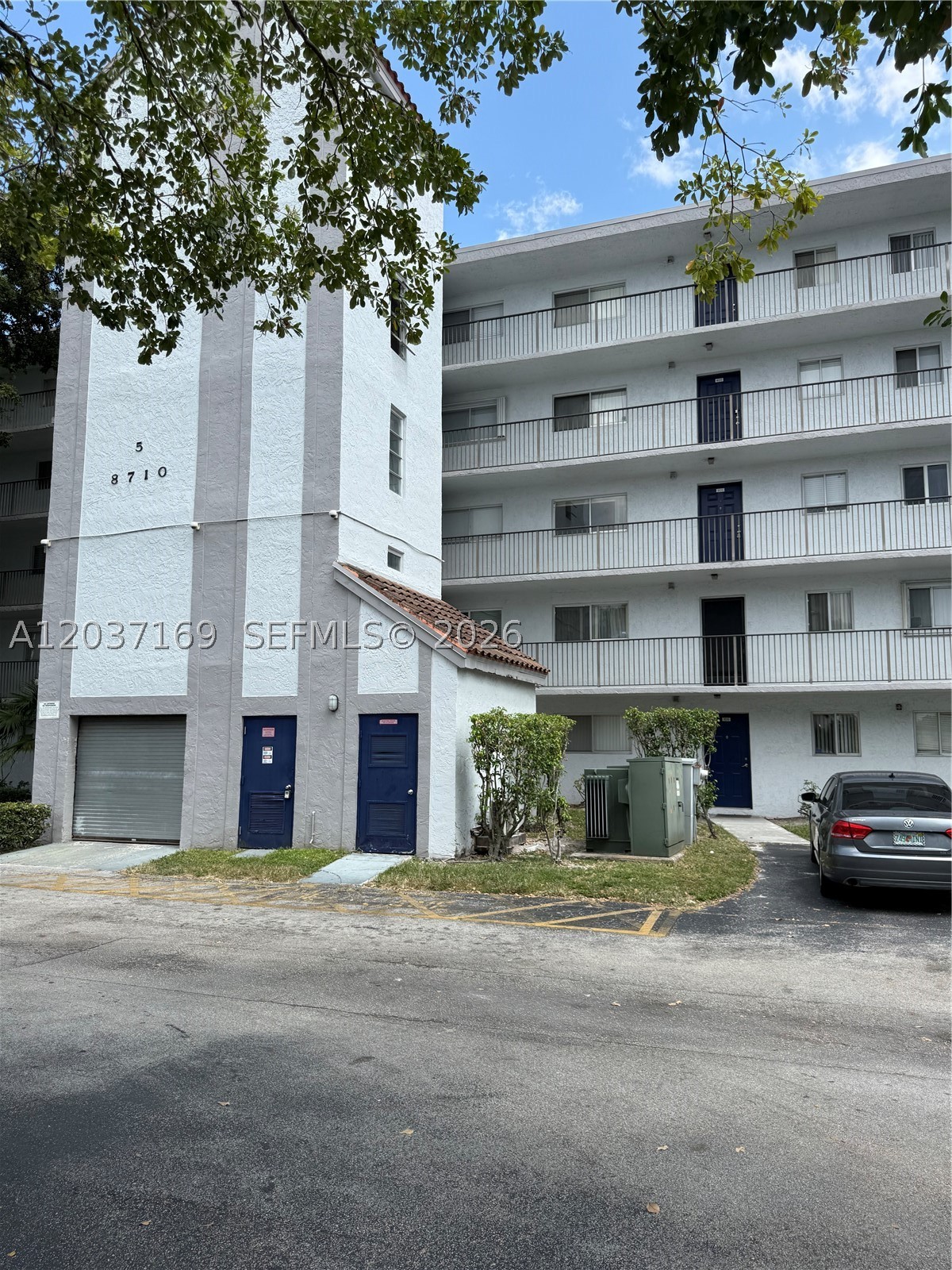 LAKESHORE AT UNIVERSITY P - Residential