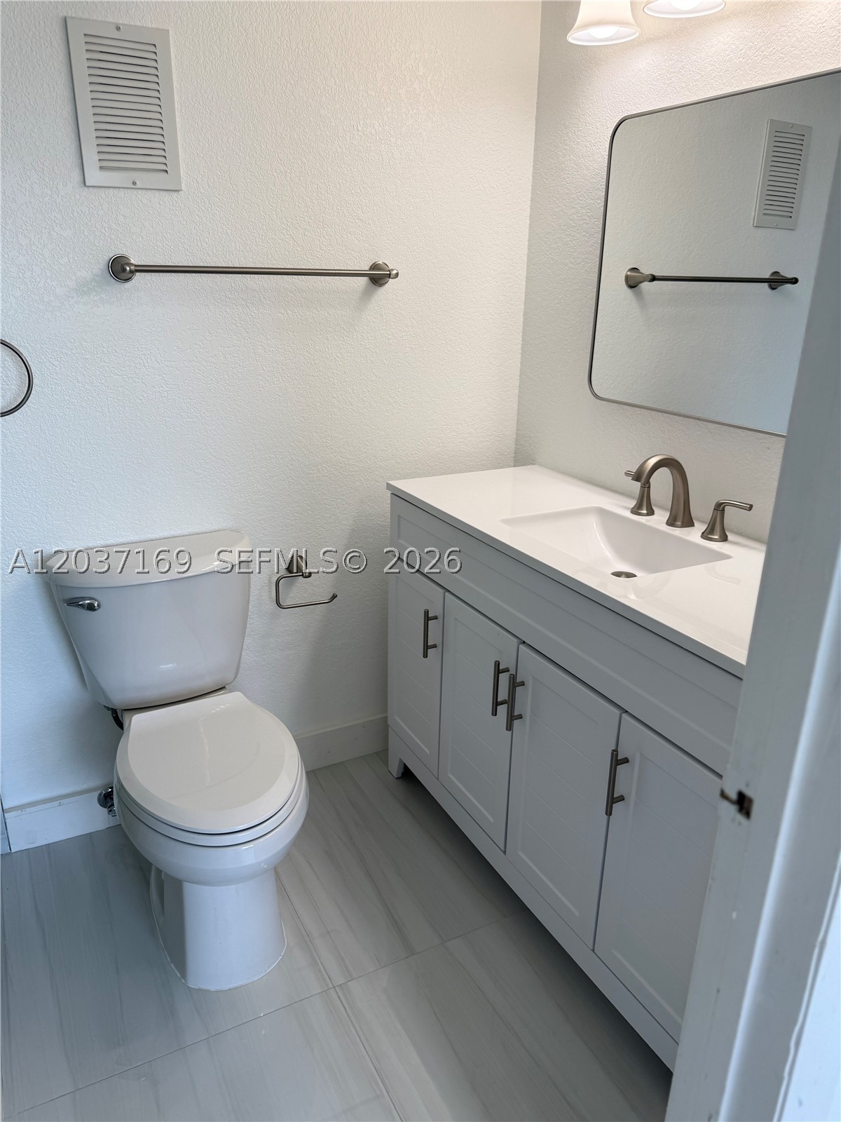 LAKESHORE AT UNIVERSITY P - Residential