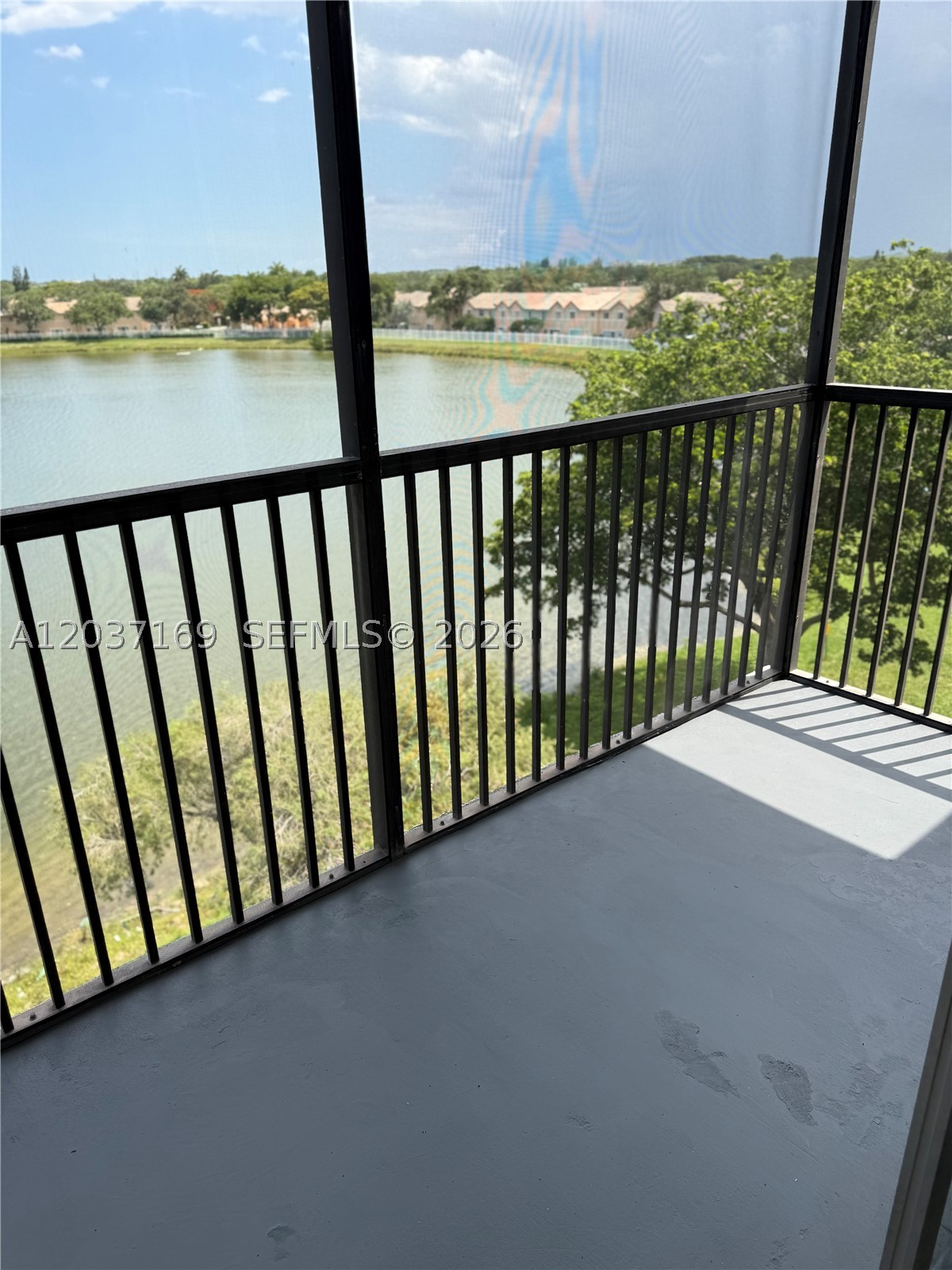 LAKESHORE AT UNIVERSITY P - Residential