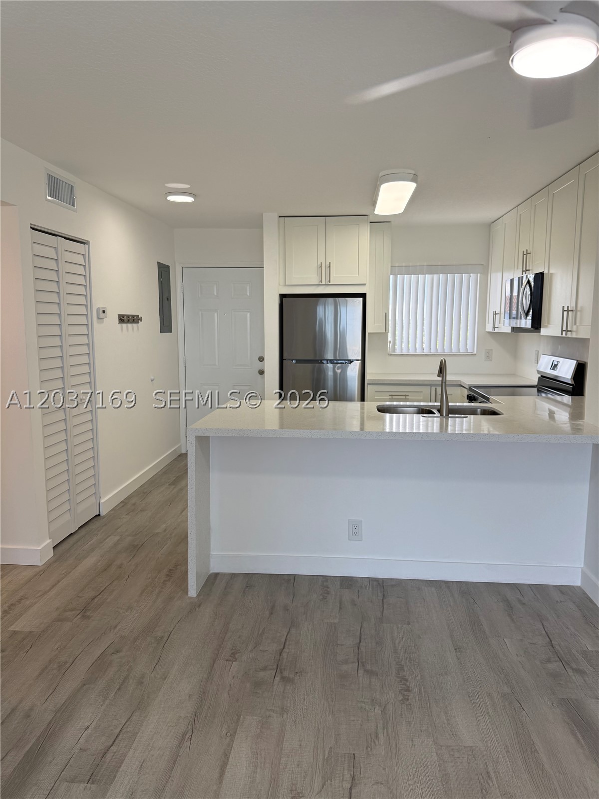 LAKESHORE AT UNIVERSITY P - Residential