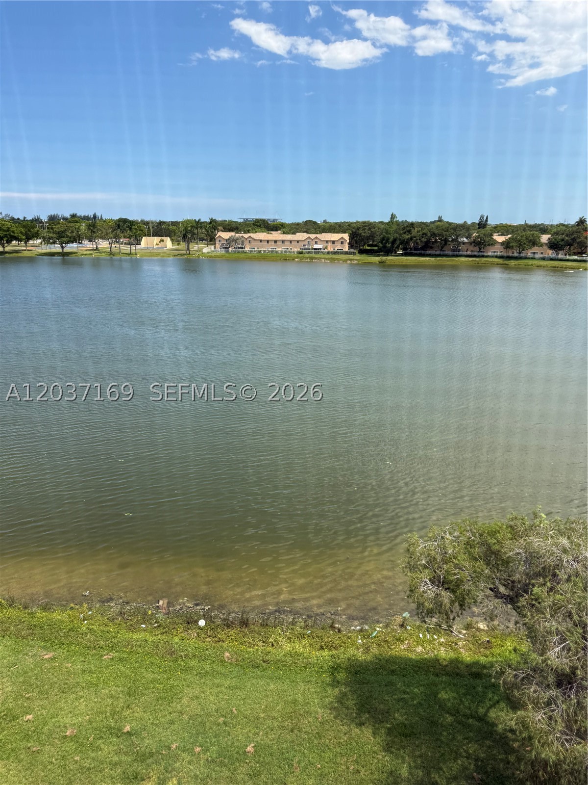 LAKESHORE AT UNIVERSITY P - Residential