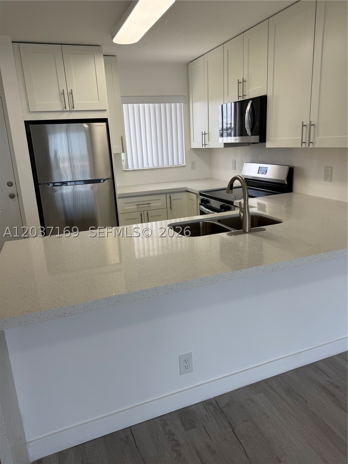 LAKESHORE AT UNIVERSITY P - Residential