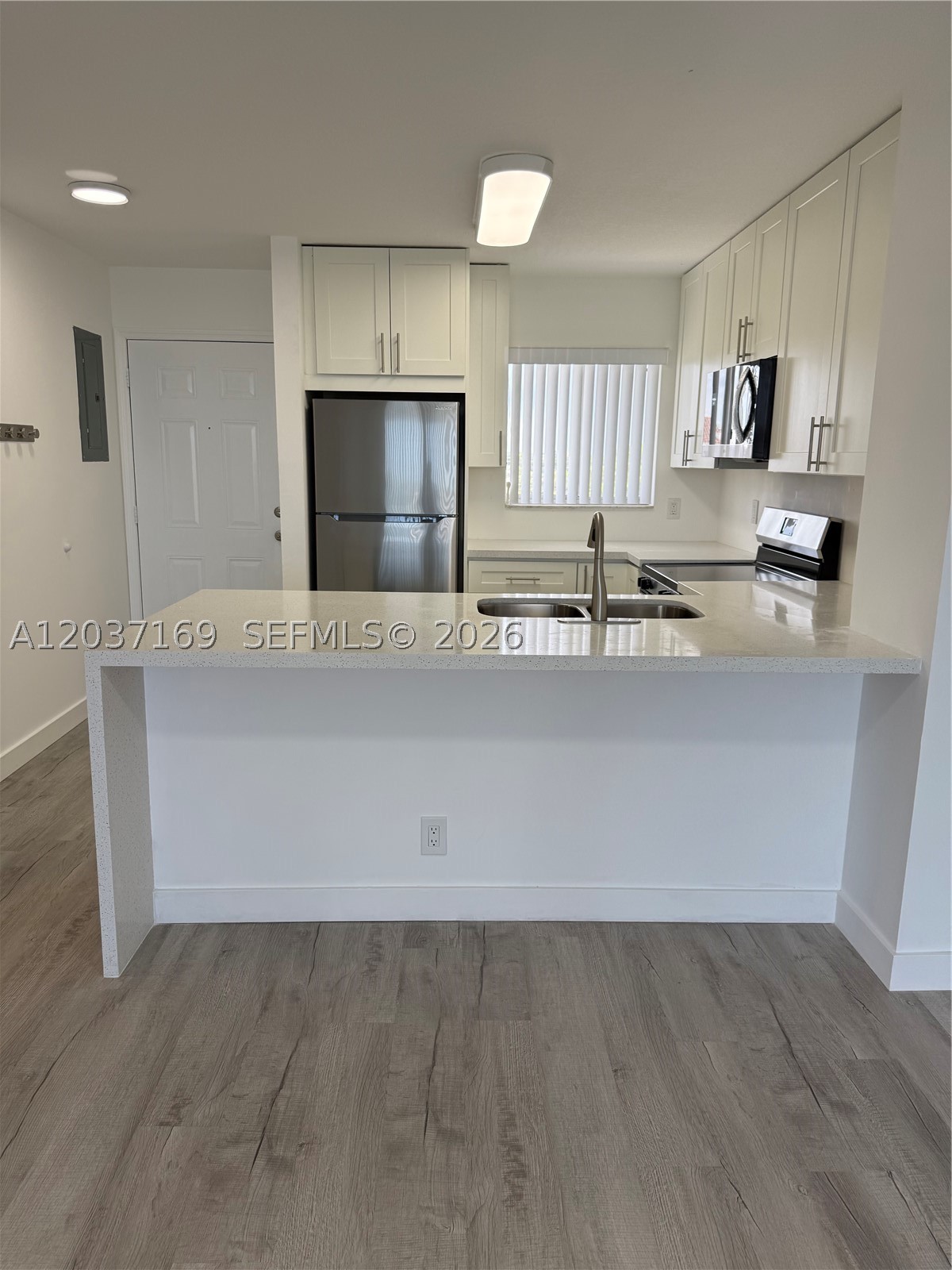 LAKESHORE AT UNIVERSITY P - Residential