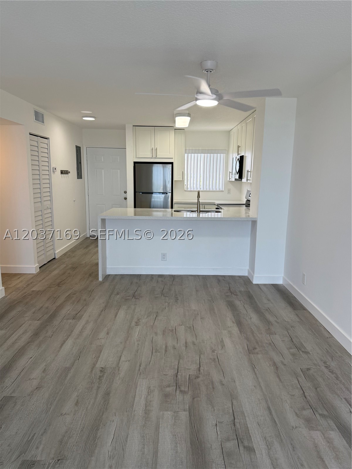 LAKESHORE AT UNIVERSITY P - Residential