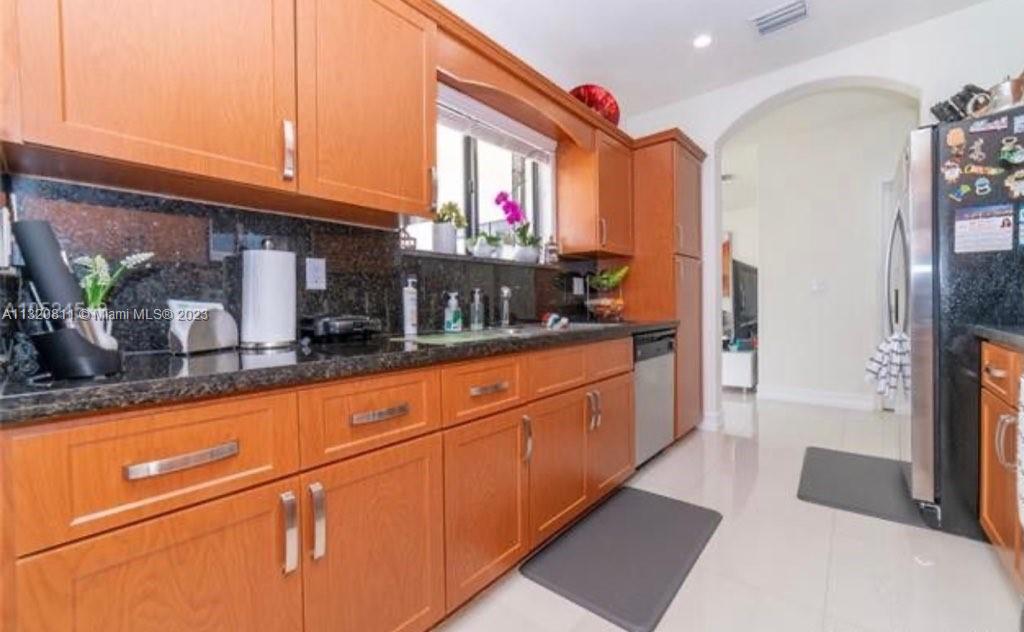 OAKLAND SUBDIVISION - Residential Lease