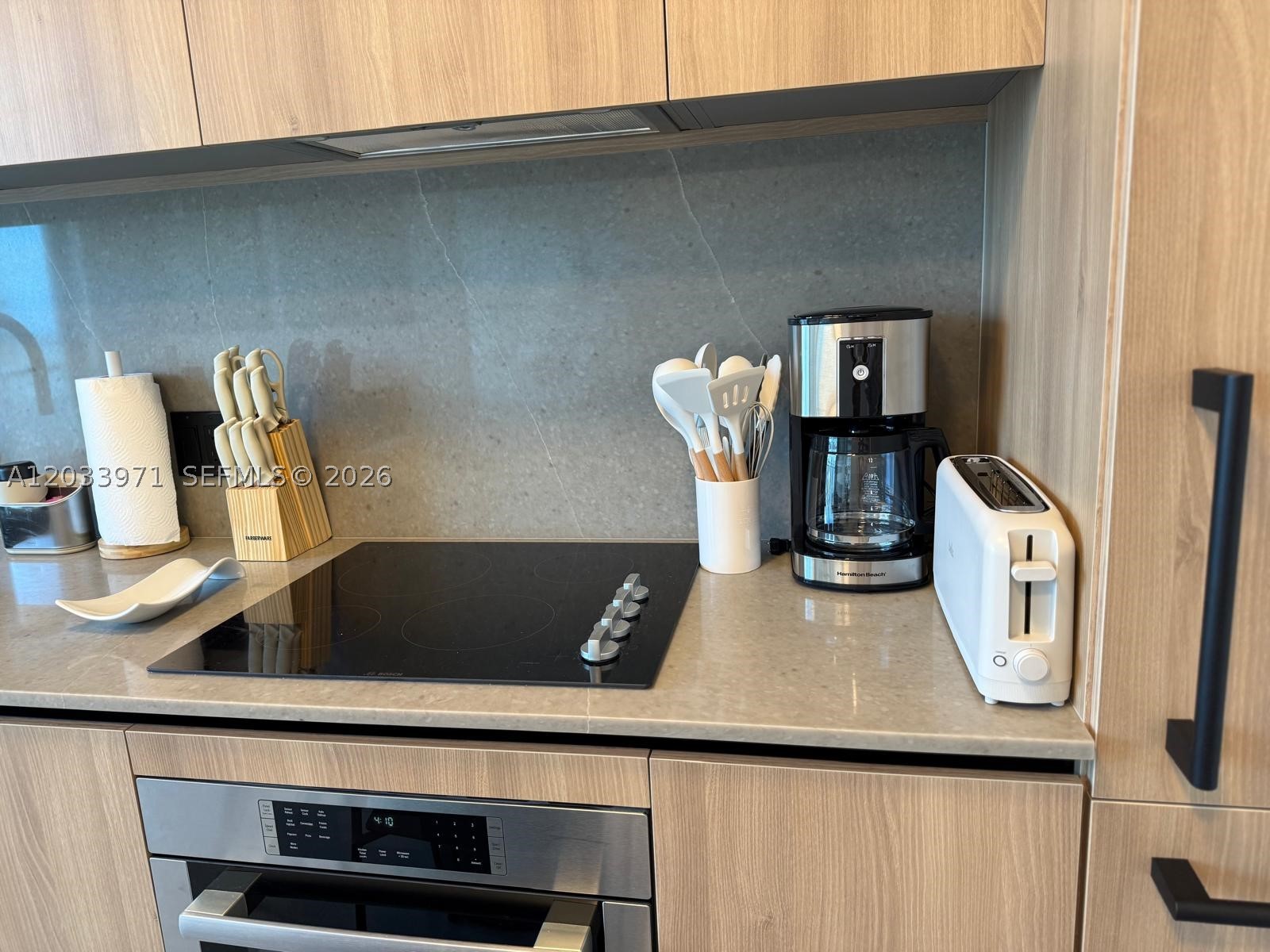 Modern 1 Bed + Den condominium located in the heart of Downtown Miami, with exceptional views and prime positioning within the building. This unit is one of the few in the area featuring no rental restrictions, making it ideal for short-term or long-term rental. Brand-new building, residents enjoy incredible, top-of-the-line amenities designed to elevate the lifestyle experience, including resort-style common areas and premium building features that support both comfort and strong rental demand. With the best location and one of the most desirable views in the building, the smart layout maximizes space and functionality. Situated steps from top dining, entertainment, shopping, and transit.