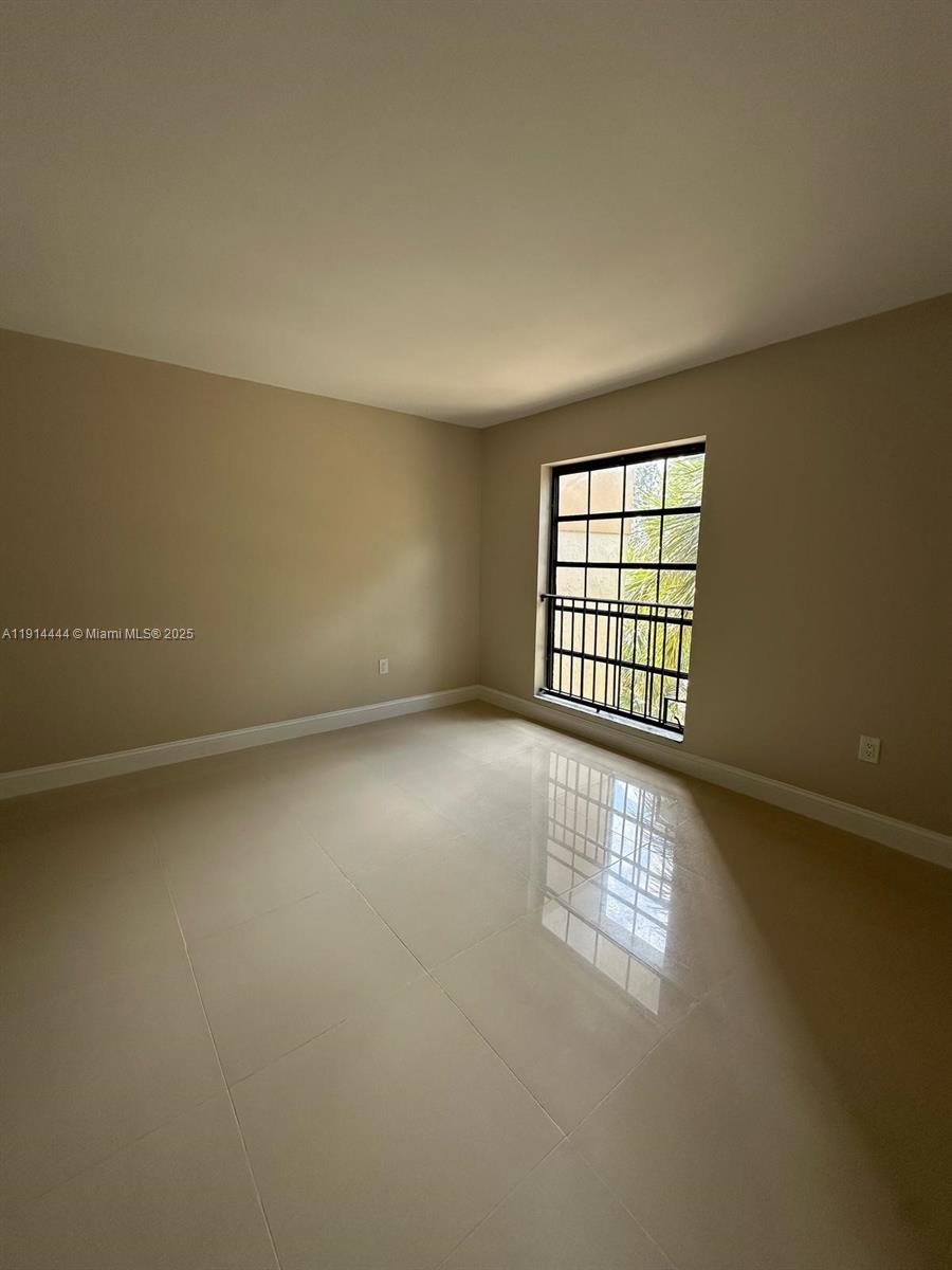 INVERWOOD CONDO - Residential