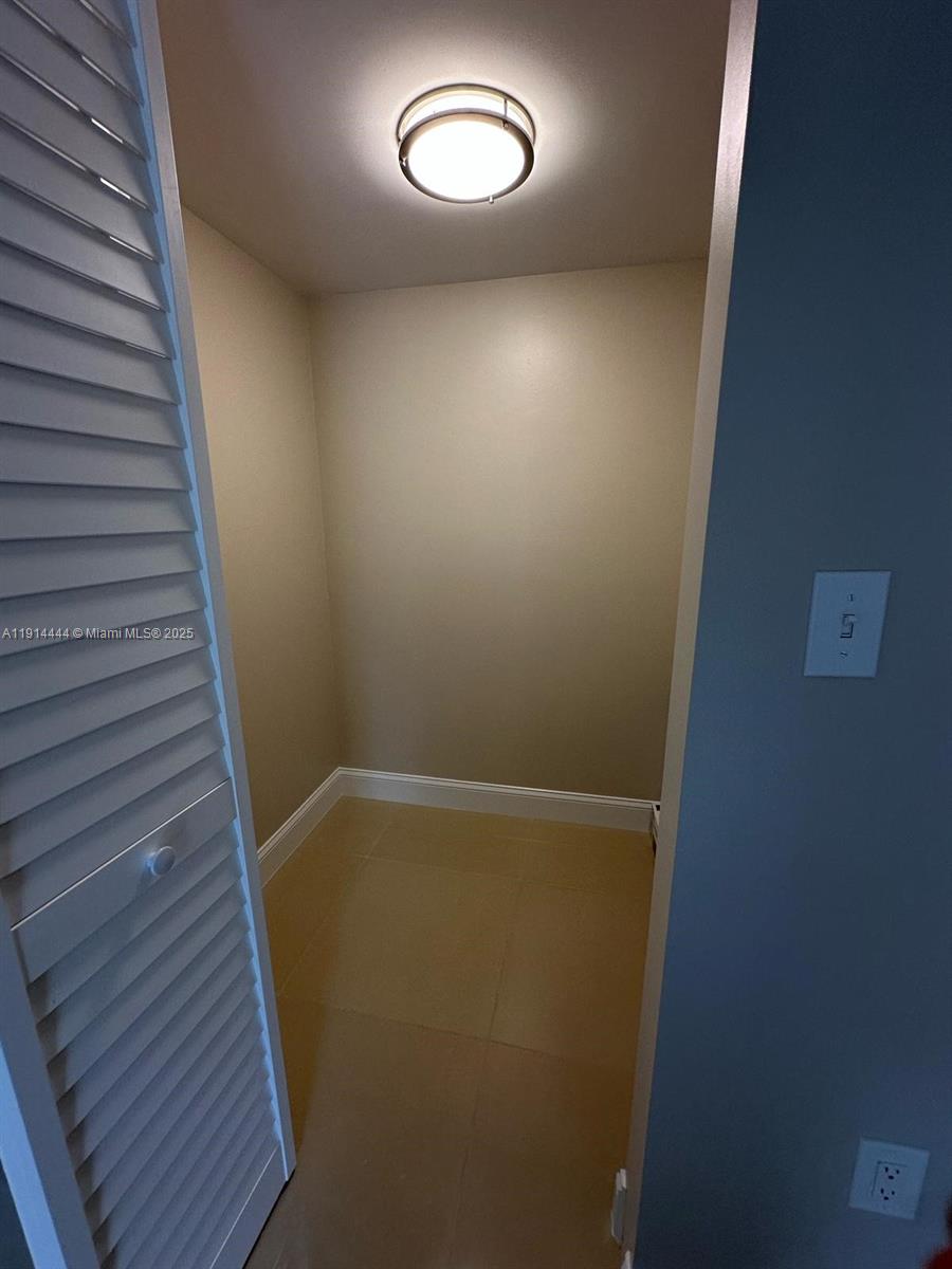 INVERWOOD CONDO - Residential