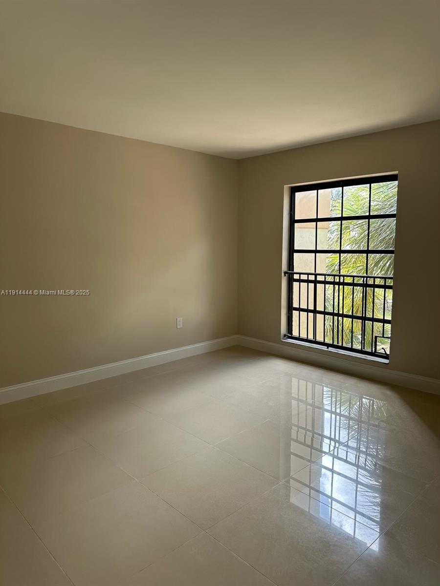 INVERWOOD CONDO - Residential