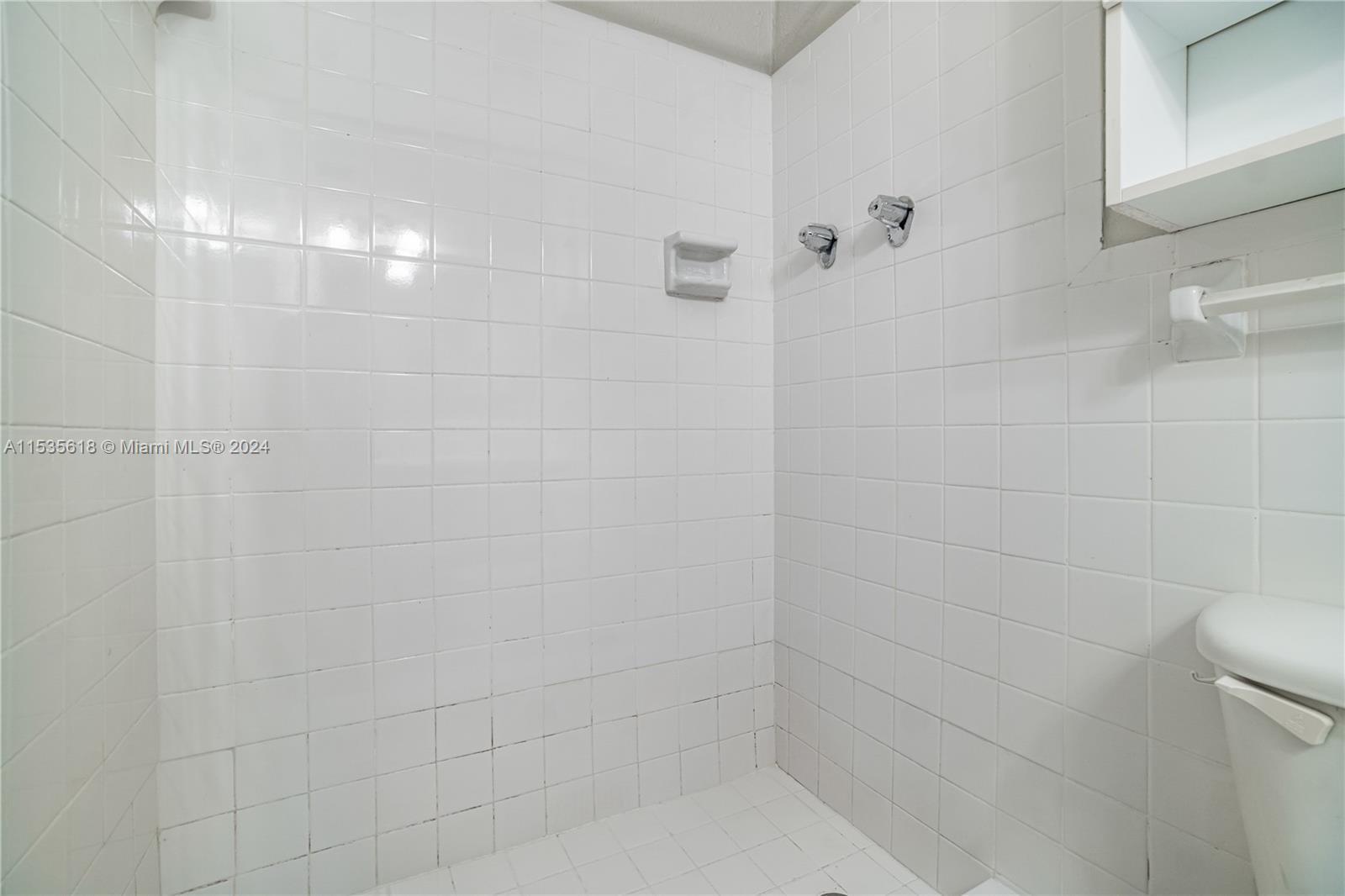 VILLAS OF PINECREST CONDO - Residential Lease