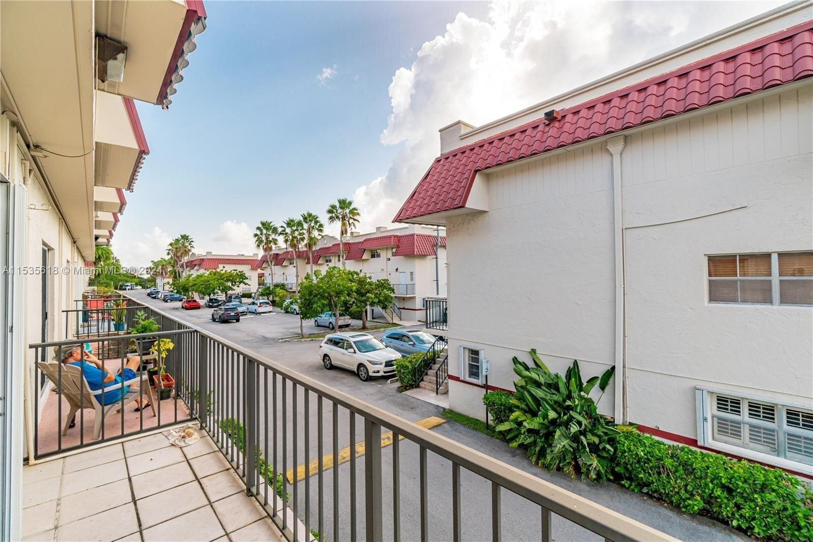 VILLAS OF PINECREST CONDO - Residential Lease