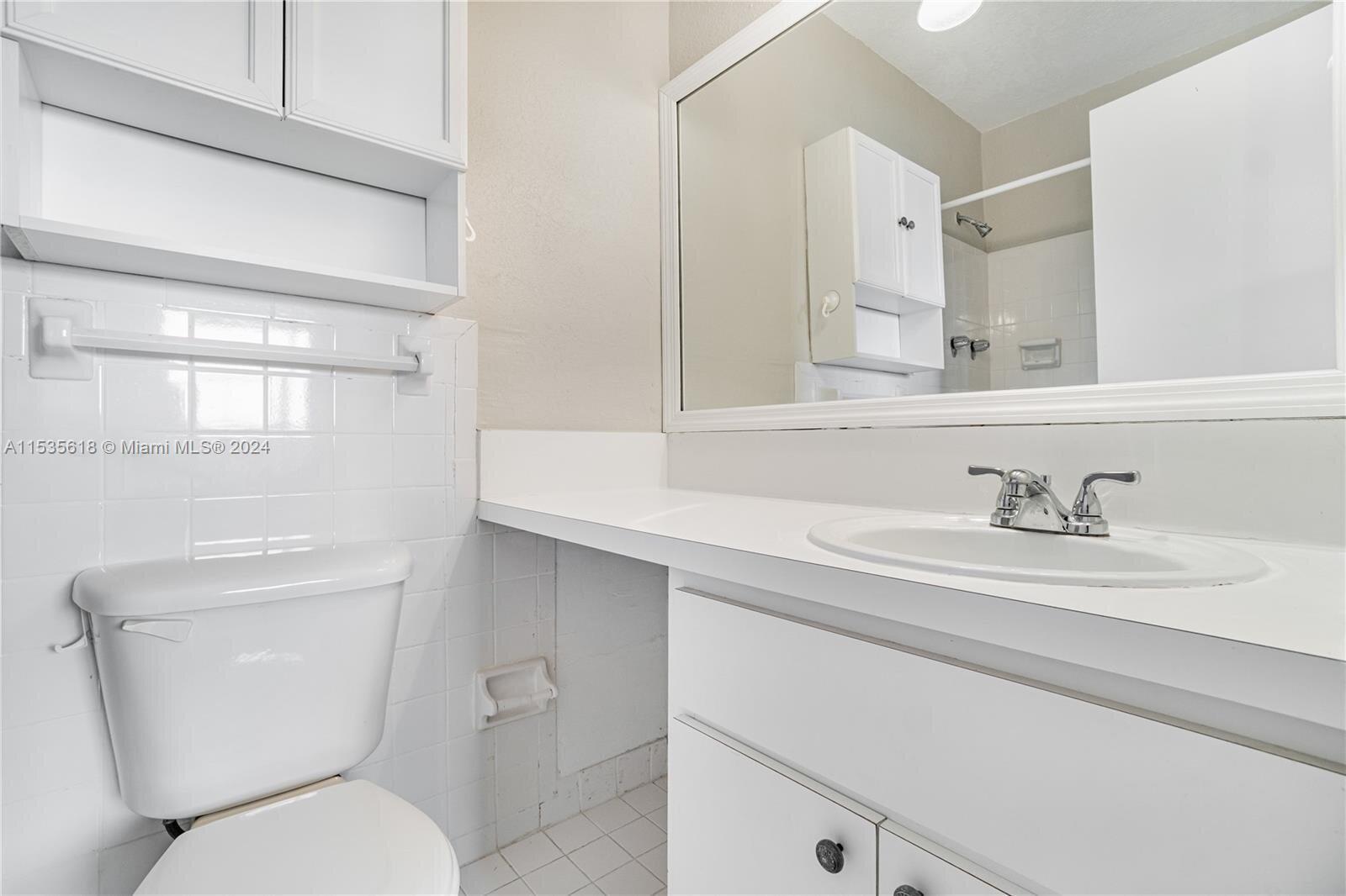 VILLAS OF PINECREST CONDO - Residential Lease