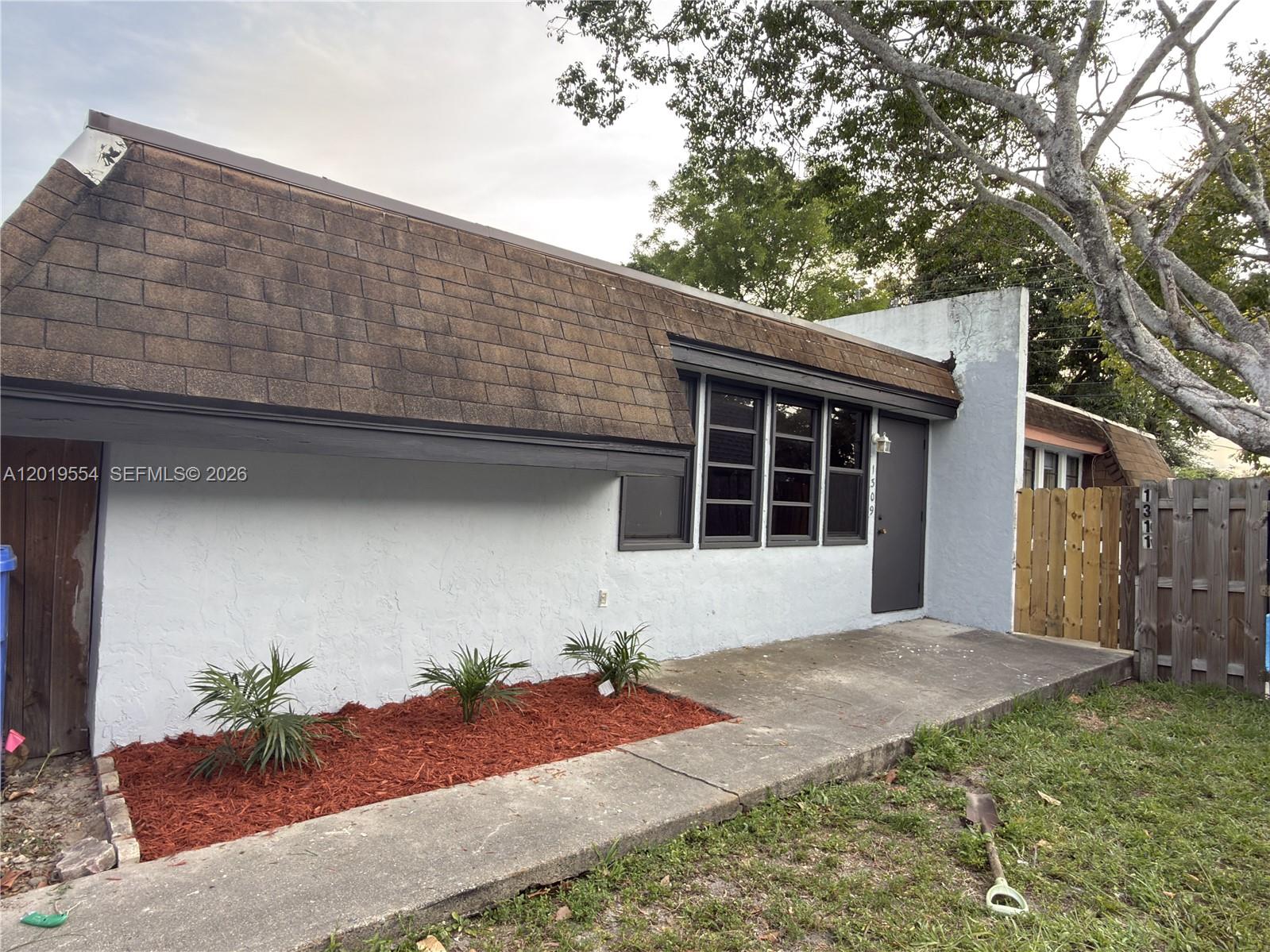 Do not miss this opportunity! No HOA.  This home is 2bd/1bd, nice kitchen,  bathroom, flooring, painting, and much more!. Ideal for first-time home buyers or first-time investors. Near restaurants, bars, shopping centers, and many Fort Lauderdale attractions.
