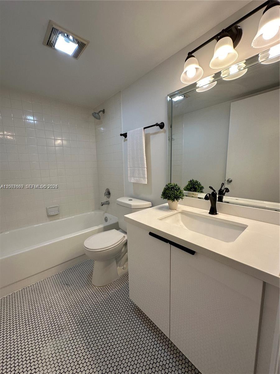CAMBRIDGE AT CENTURY VILL - Residential