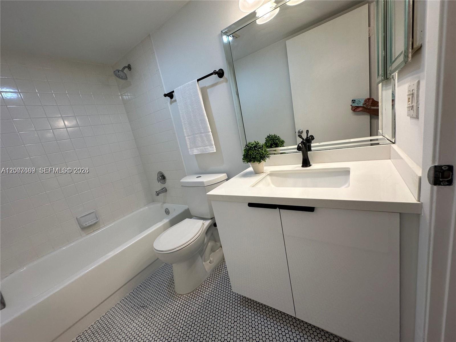 CAMBRIDGE AT CENTURY VILL - Residential
