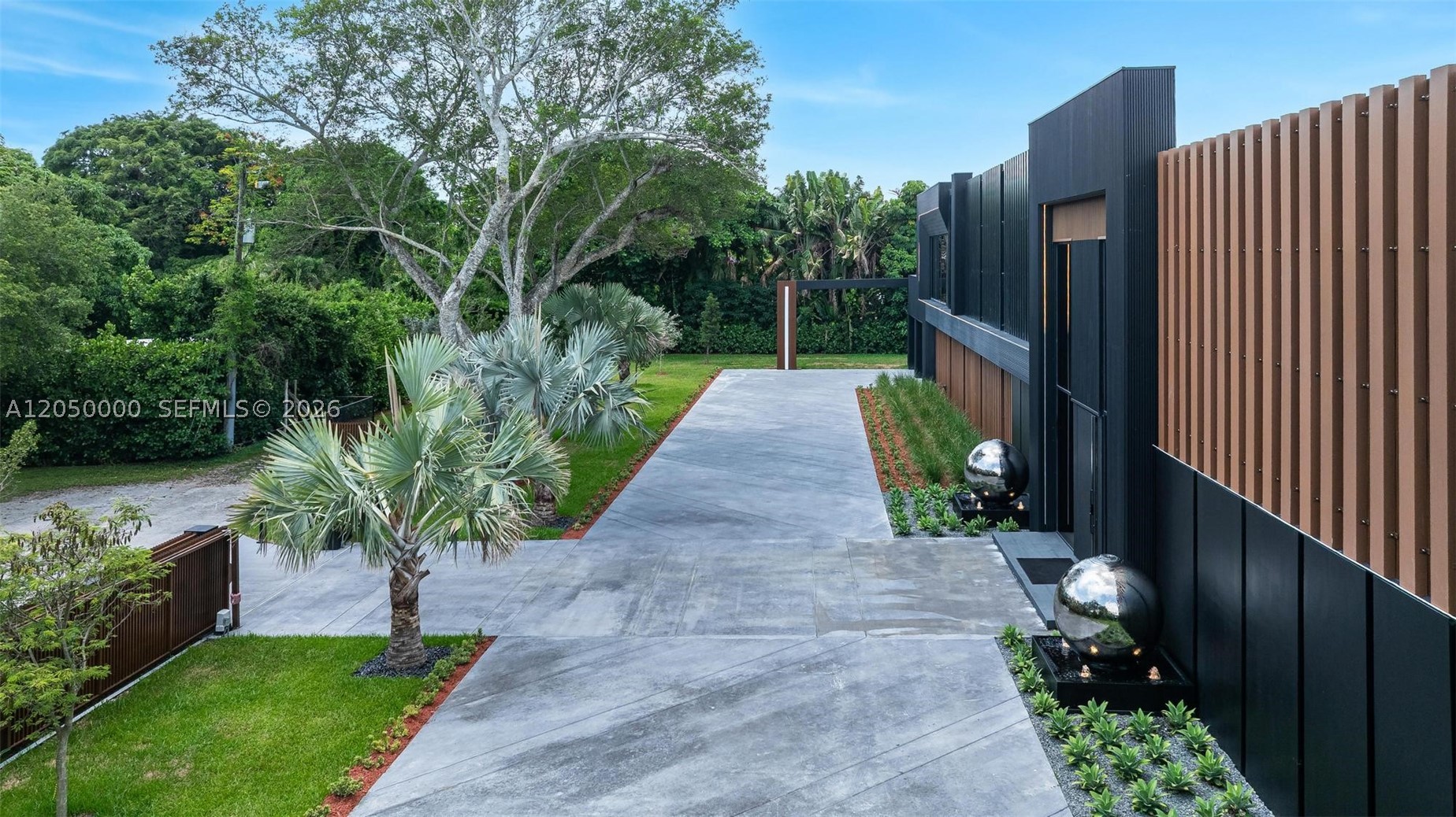 PINECREST - Residential
