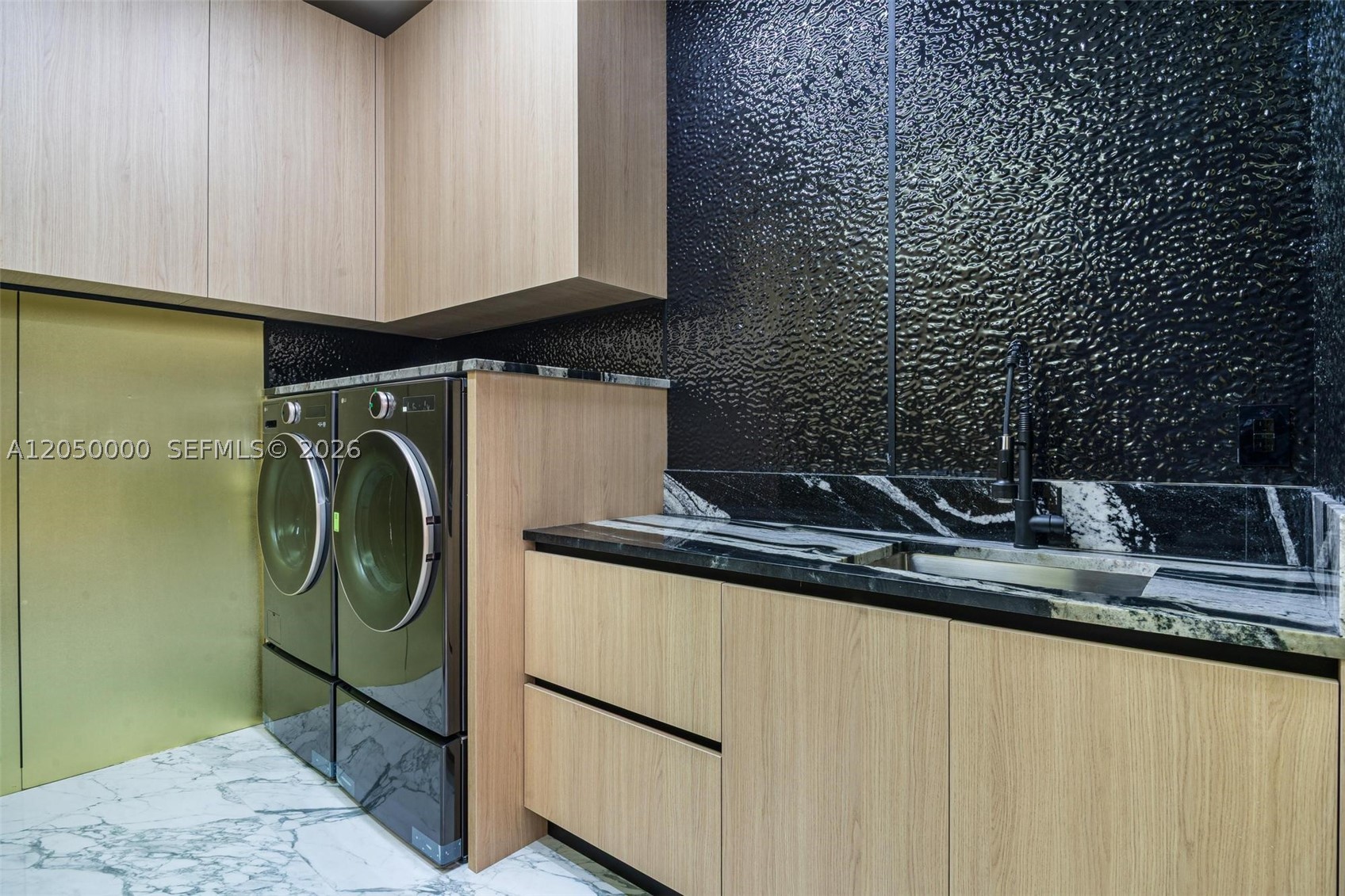 PINECREST - Residential