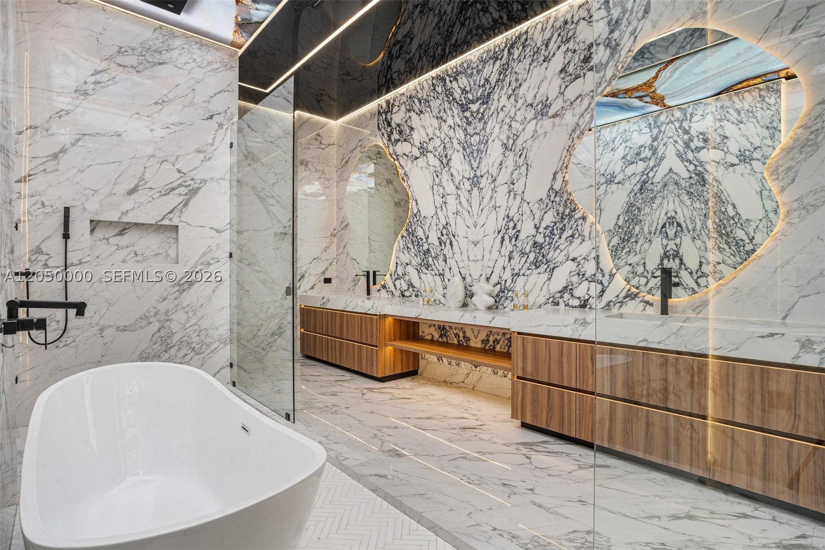 PINECREST - Residential