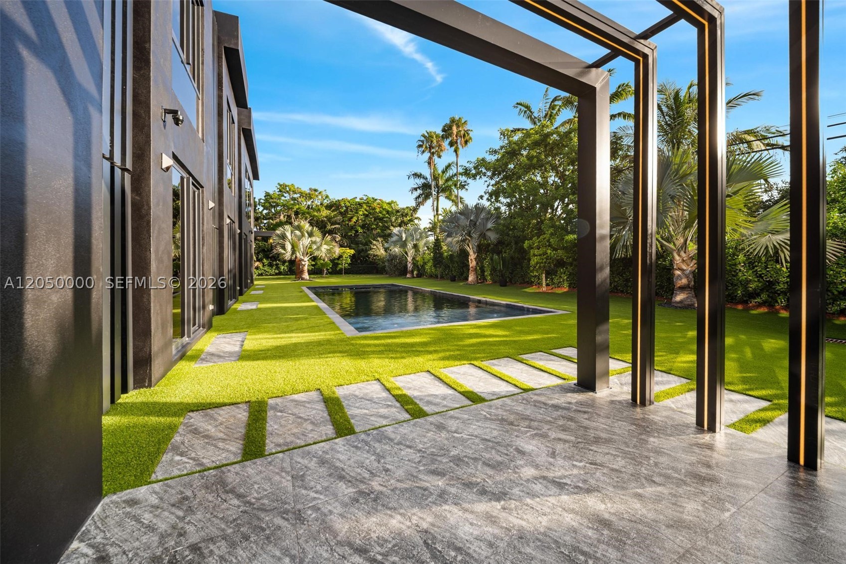 PINECREST - Residential