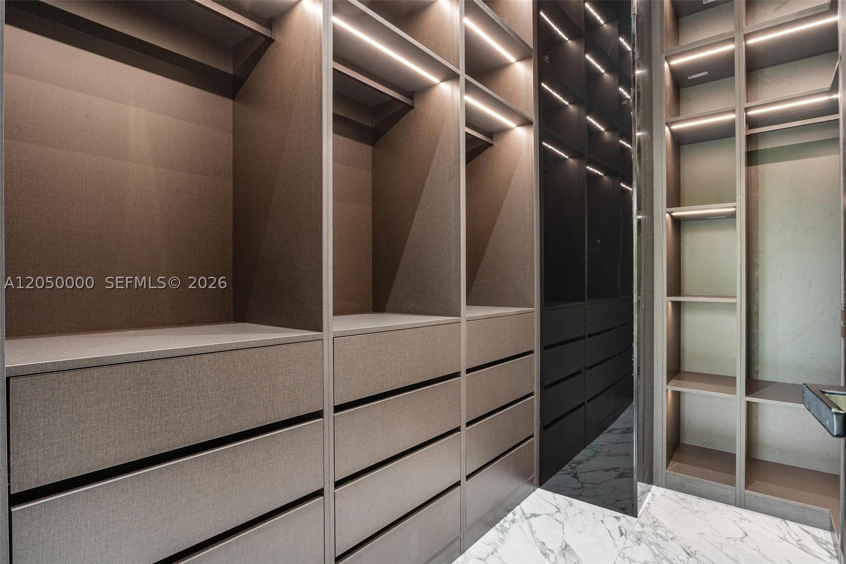 PINECREST - Residential