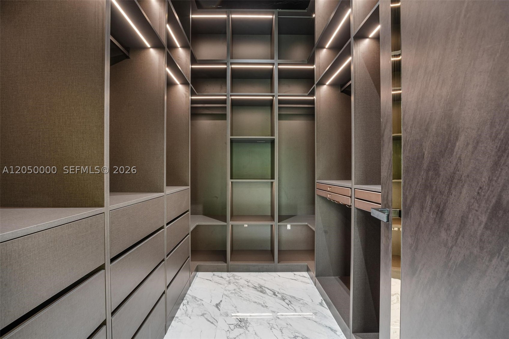 PINECREST - Residential