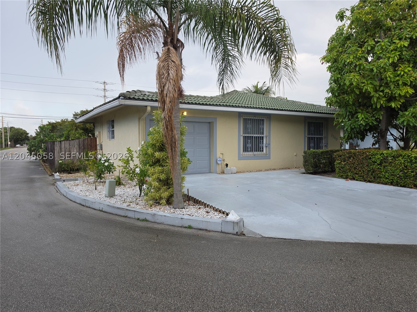 LA PETITE ACADEMY PEMBROK - Residential Lease