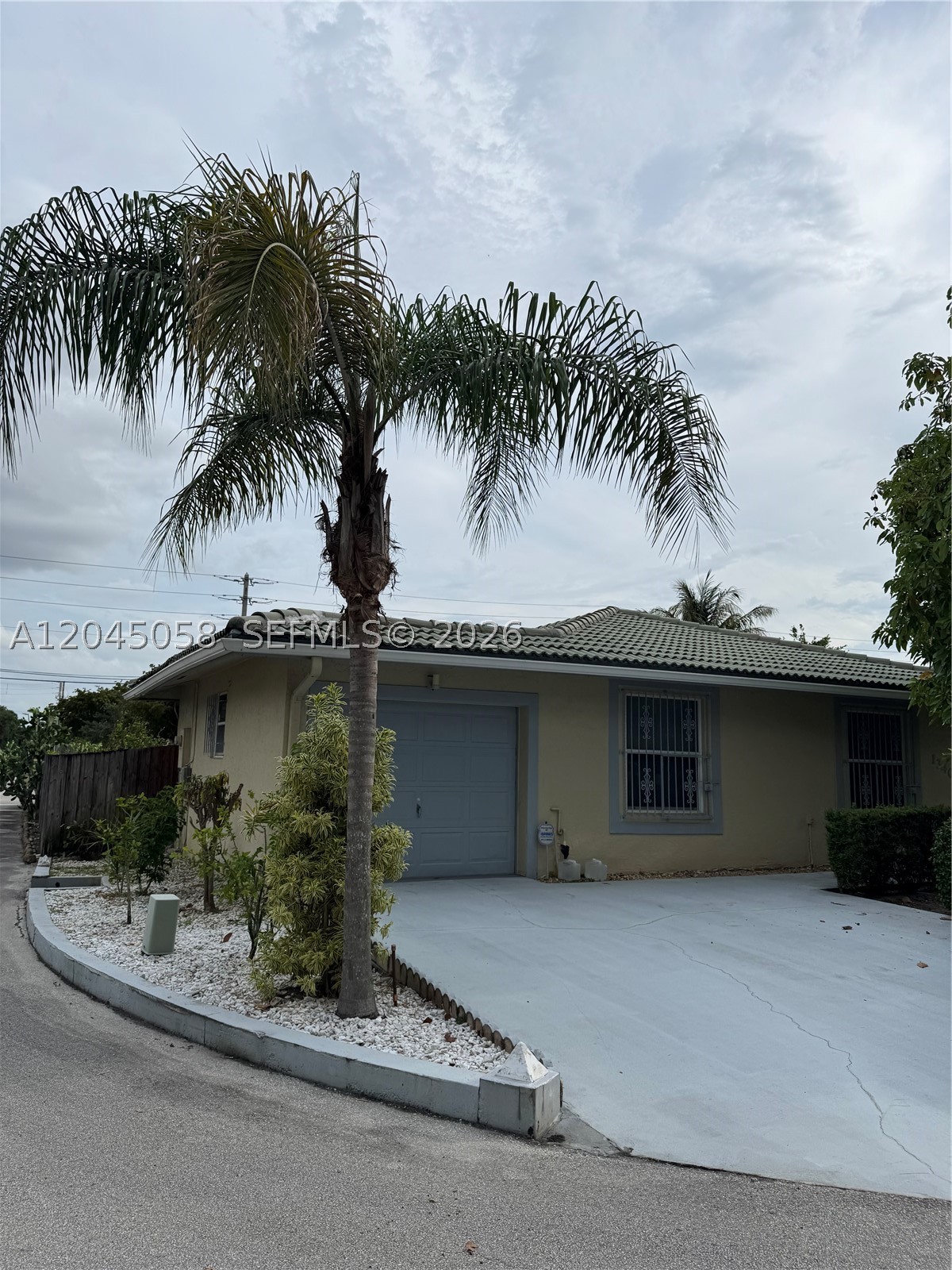 LA PETITE ACADEMY PEMBROK - Residential Lease