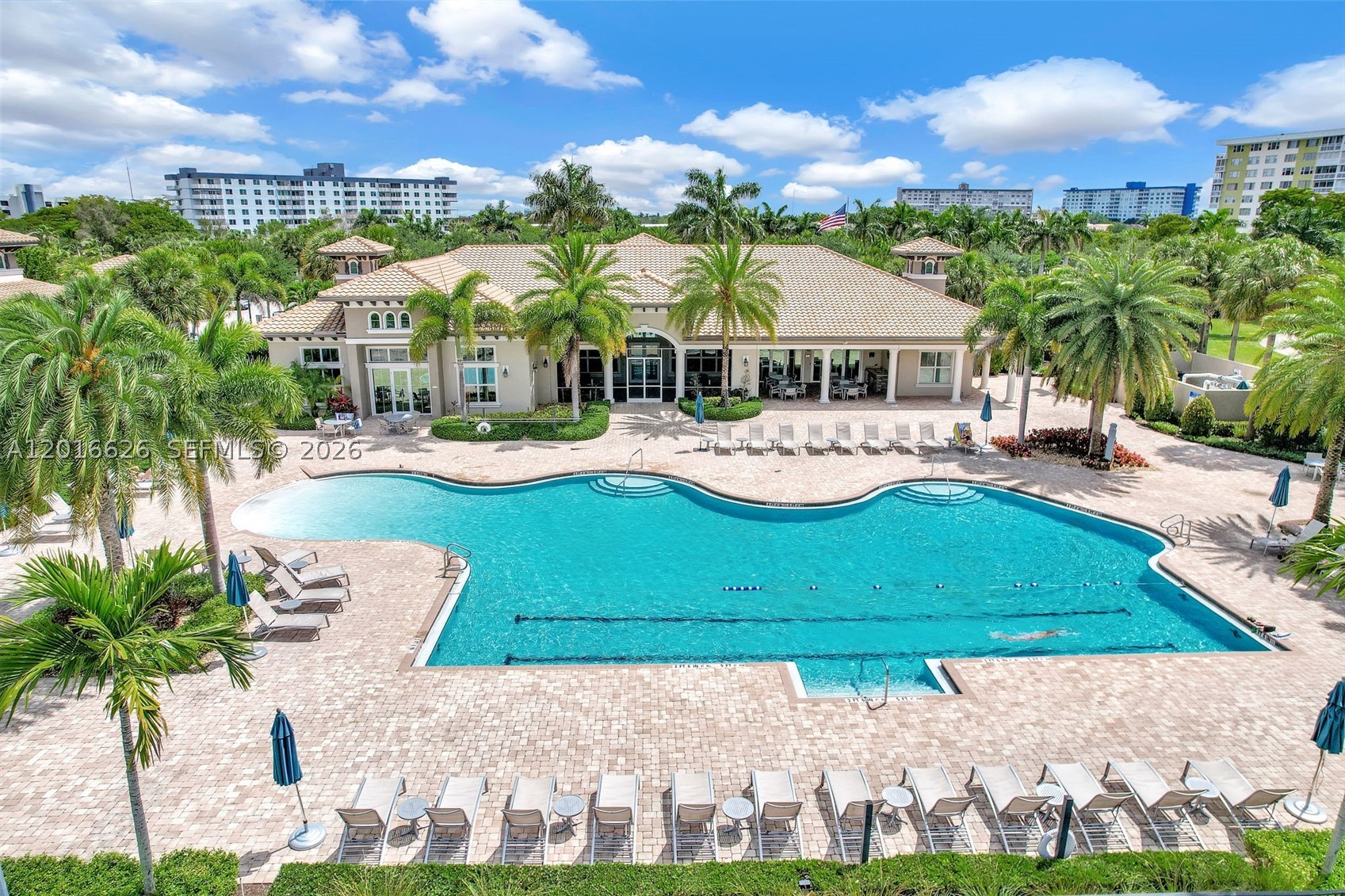 HILLCREST COUNTRY CLUB SO - Residential