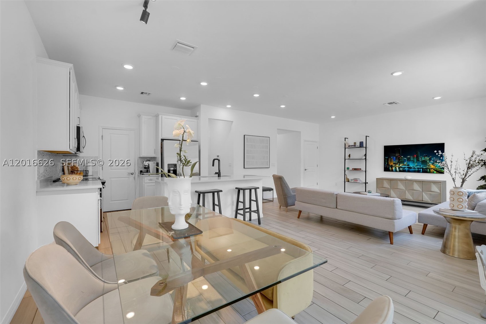 HILLCREST COUNTRY CLUB SO - Residential