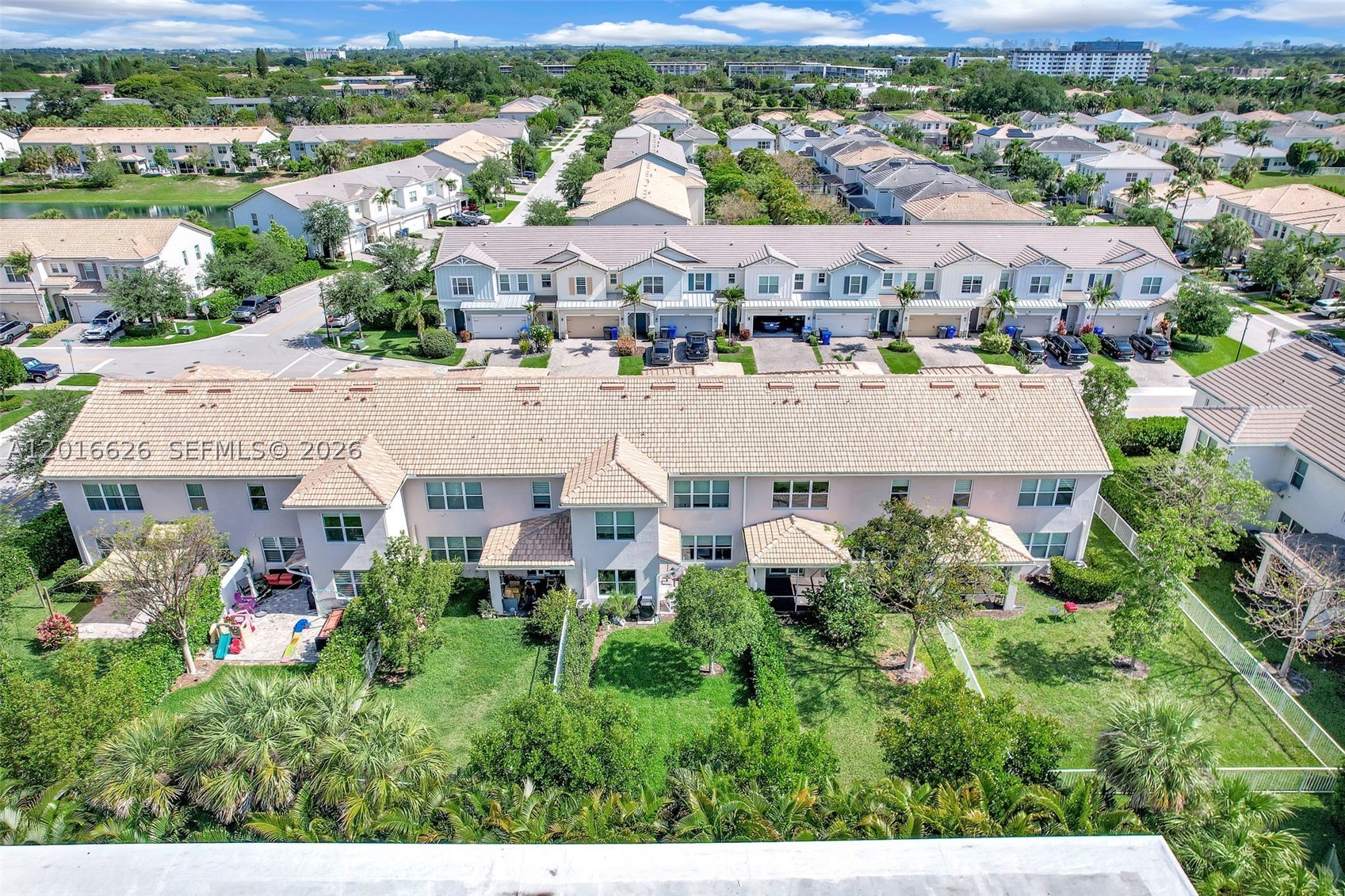 HILLCREST COUNTRY CLUB SO - Residential