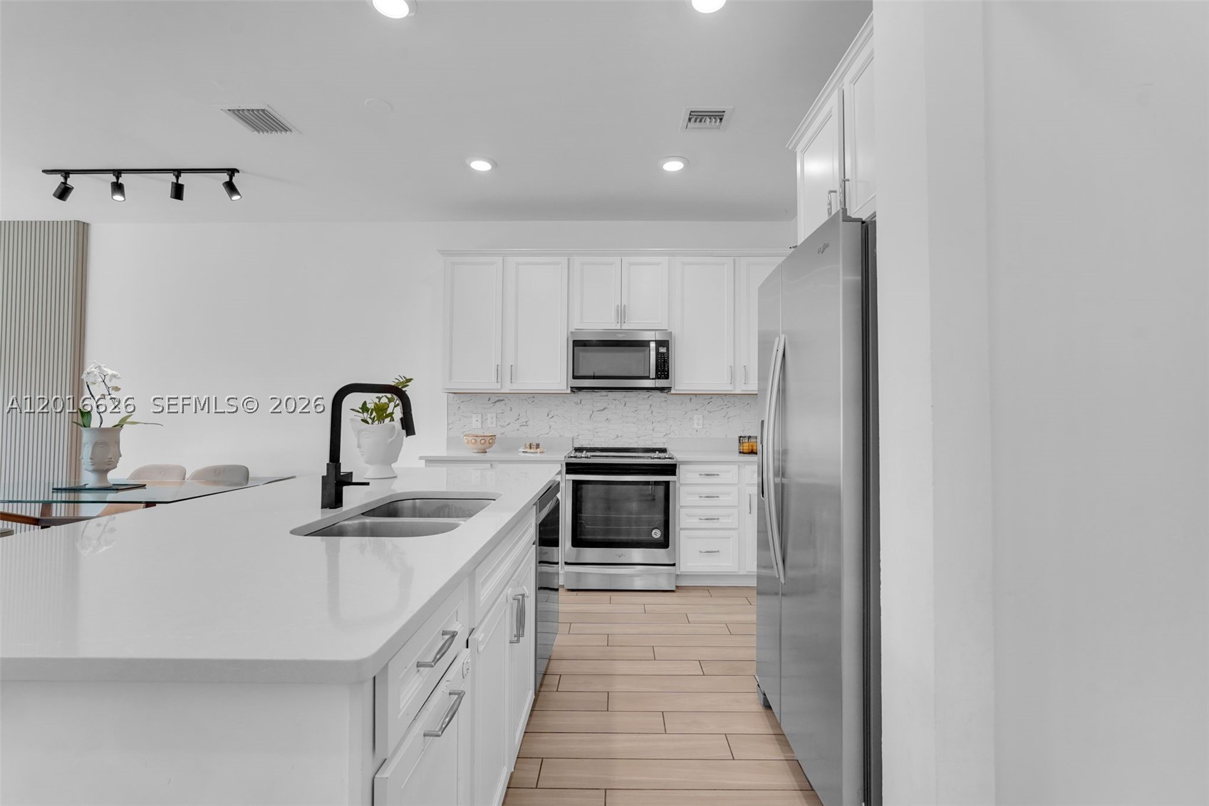 HILLCREST COUNTRY CLUB SO - Residential