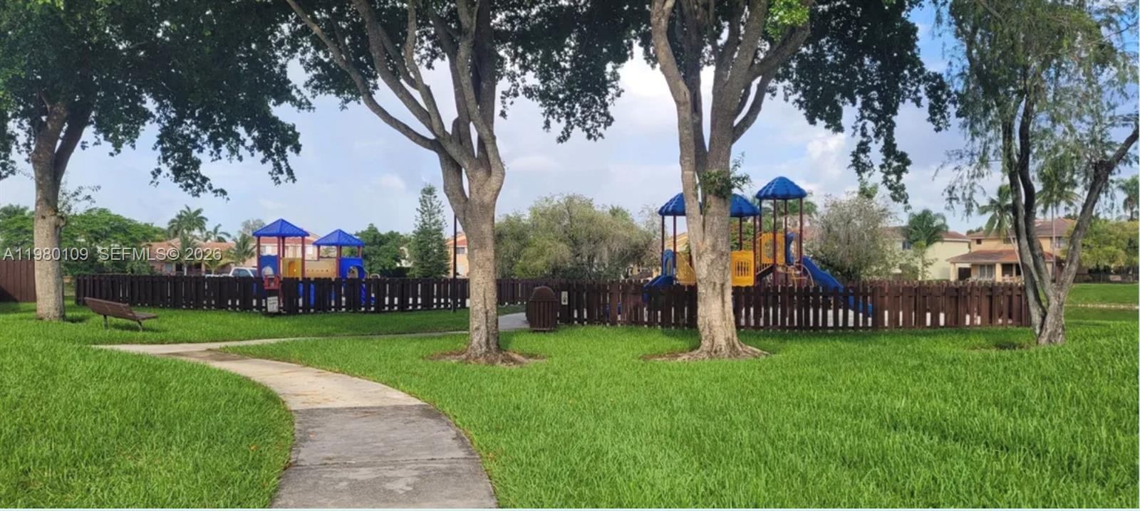 LAKES MEADOW VILG HOMES C - Residential