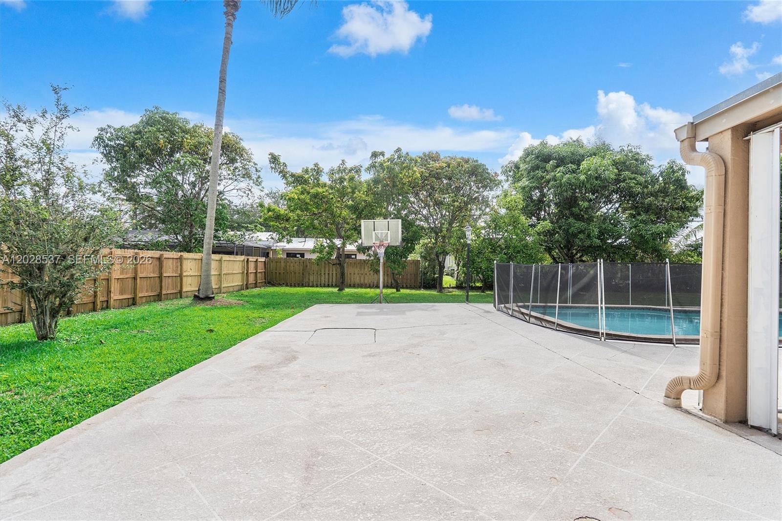 CARIBBEAN ESTATES - Residential Lease