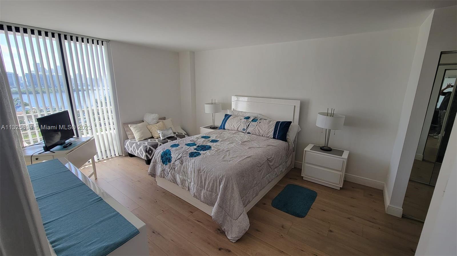 PARC CENTRAL AVENTURA SOU - Residential Lease