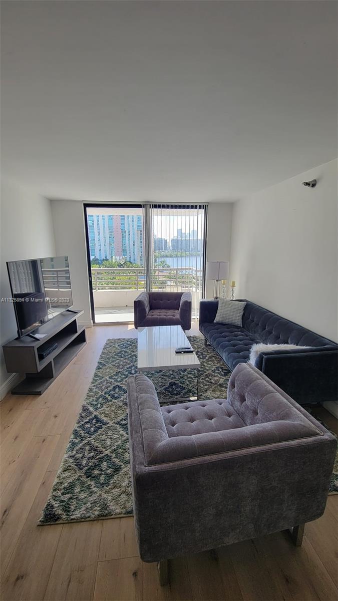 PARC CENTRAL AVENTURA SOU - Residential Lease