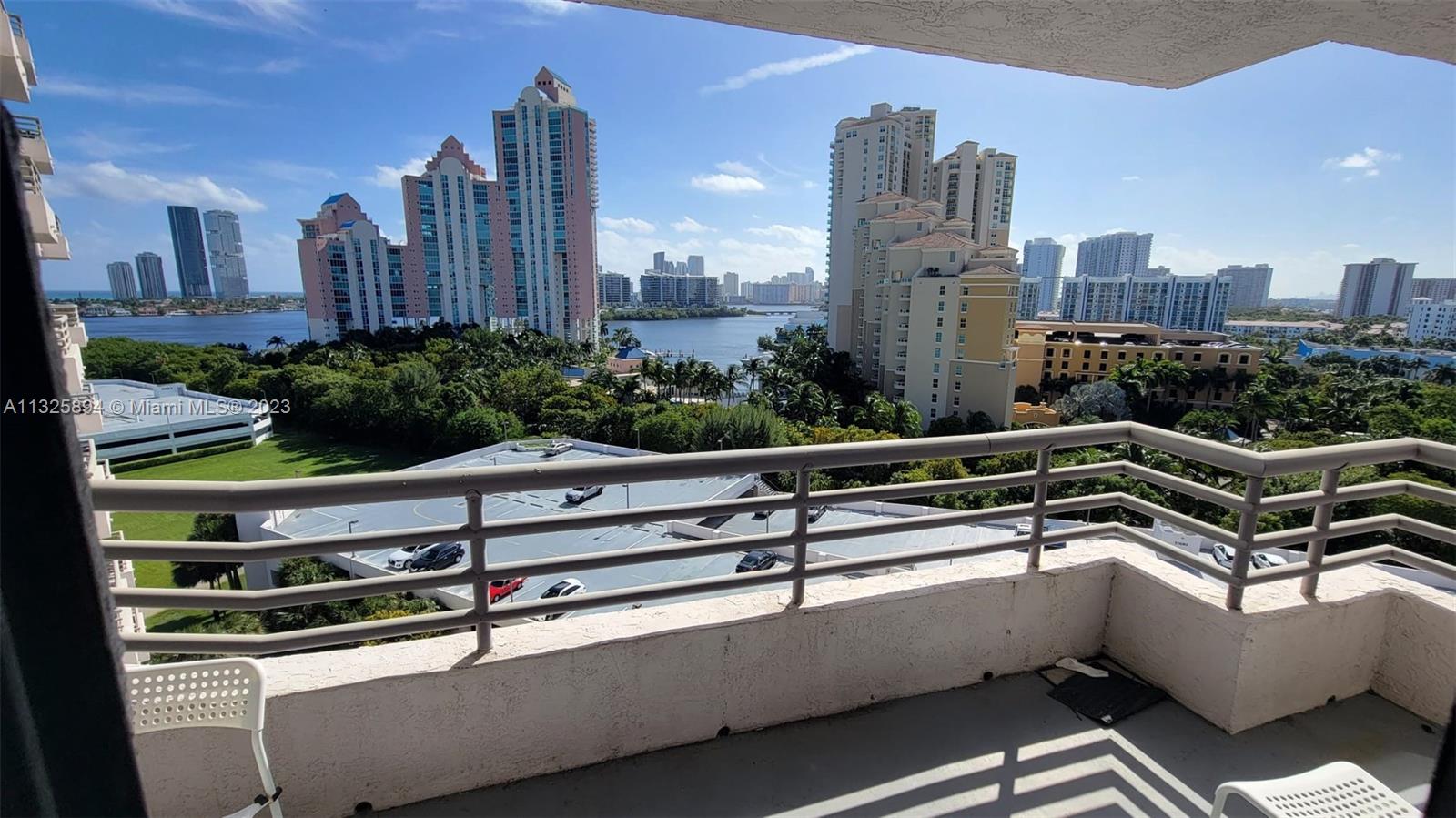 PARC CENTRAL AVENTURA SOU - Residential Lease