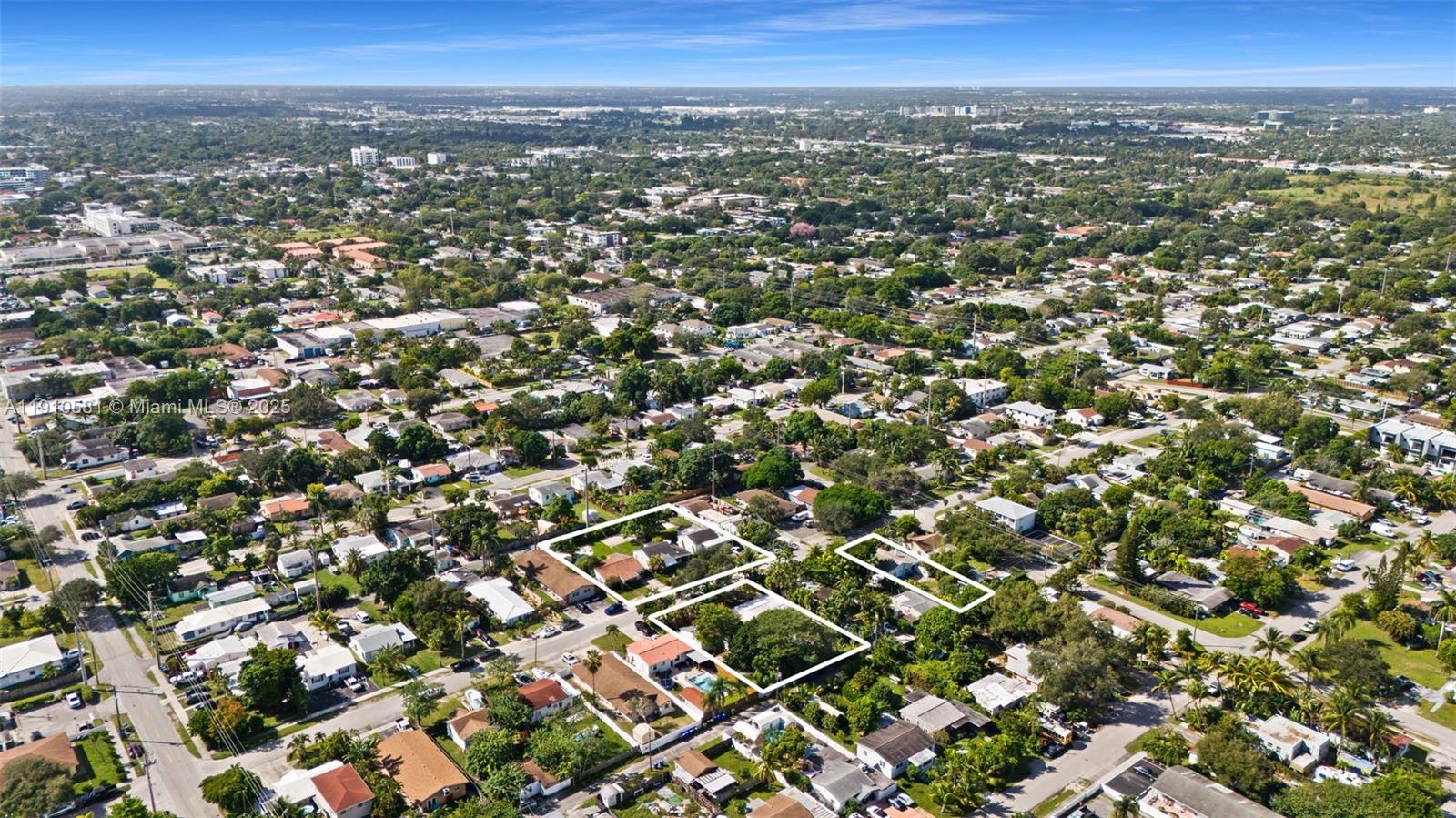 HOLLYWOOD PARK - Residential