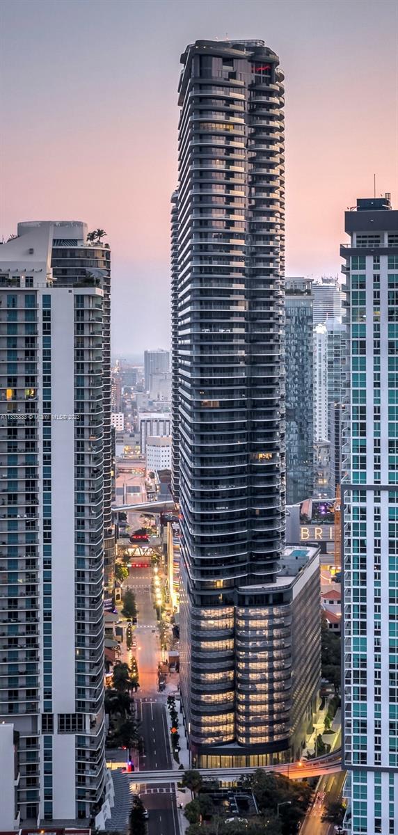 Desirable FLAT IRON LUXURY ,building features view of   city and water, fitness center sauna spa pool    to see the unit  24 hours notice  call me to arrange the time than you.