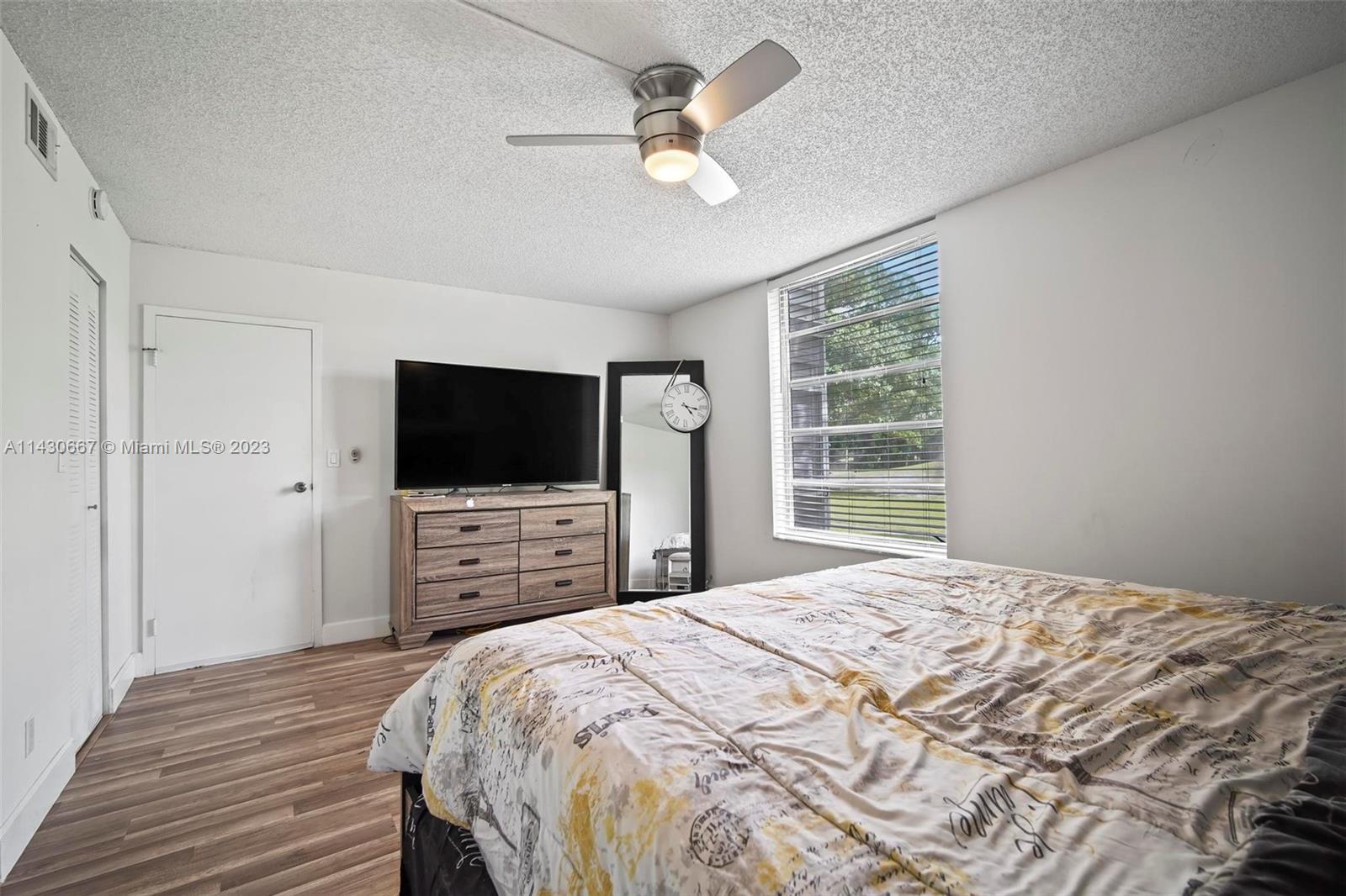 SANDS POINT CONDOMINIUM I - Residential