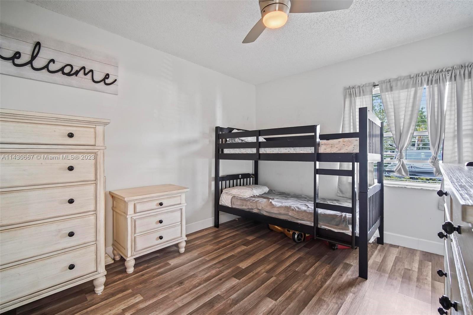 SANDS POINT CONDOMINIUM I - Residential