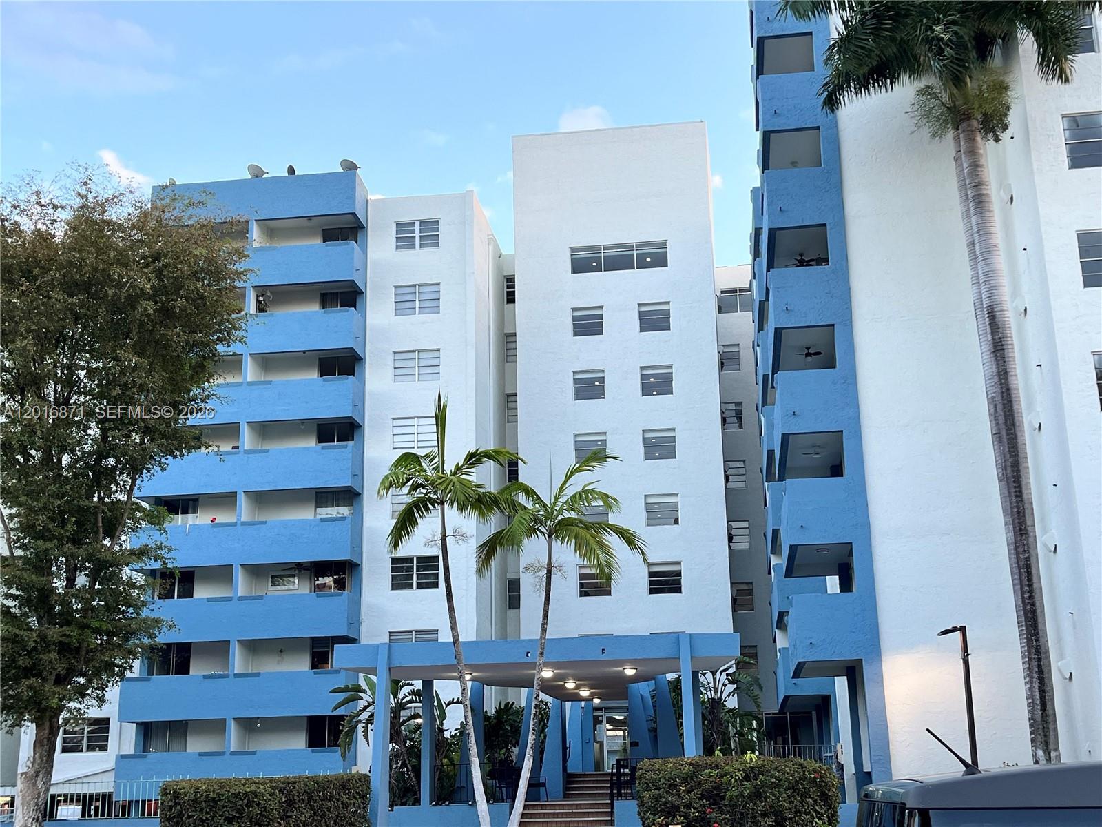 5050 Condominium in the heart of Miami! One Bedroom One Full bathroom with fully Renovated Kitchen and Bathroom. New High Impact window with blinds. Peaceful view. Property can be rented after purchased. Building at the end of the process to obtain the 40-50 years recertification with New roof and structure work completed. New carpet and baseboards on hallways. Unit is vacant and ready to Sell.