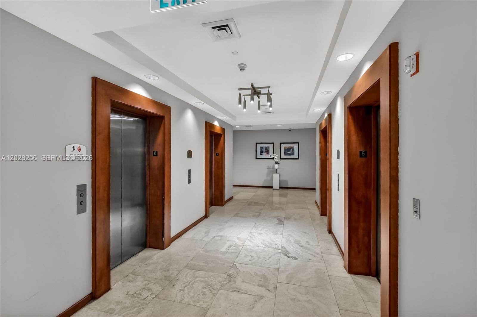 THE METROPOLITAN CONDO - Residential