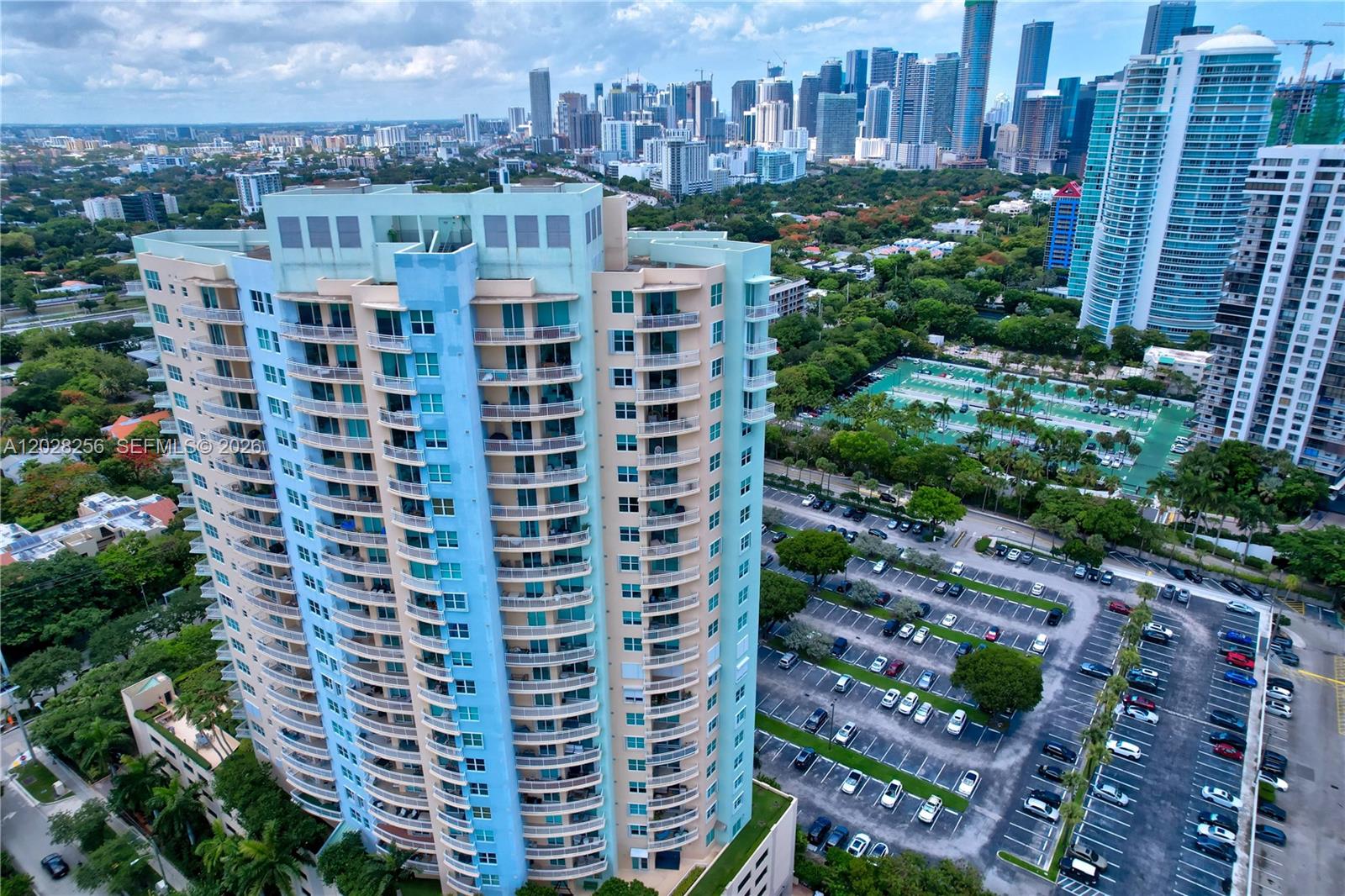 THE METROPOLITAN CONDO - Residential