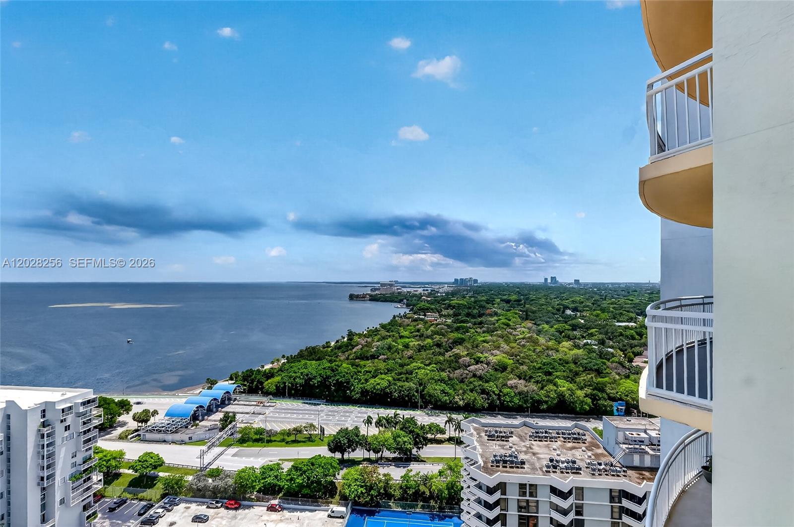 THE METROPOLITAN CONDO - Residential