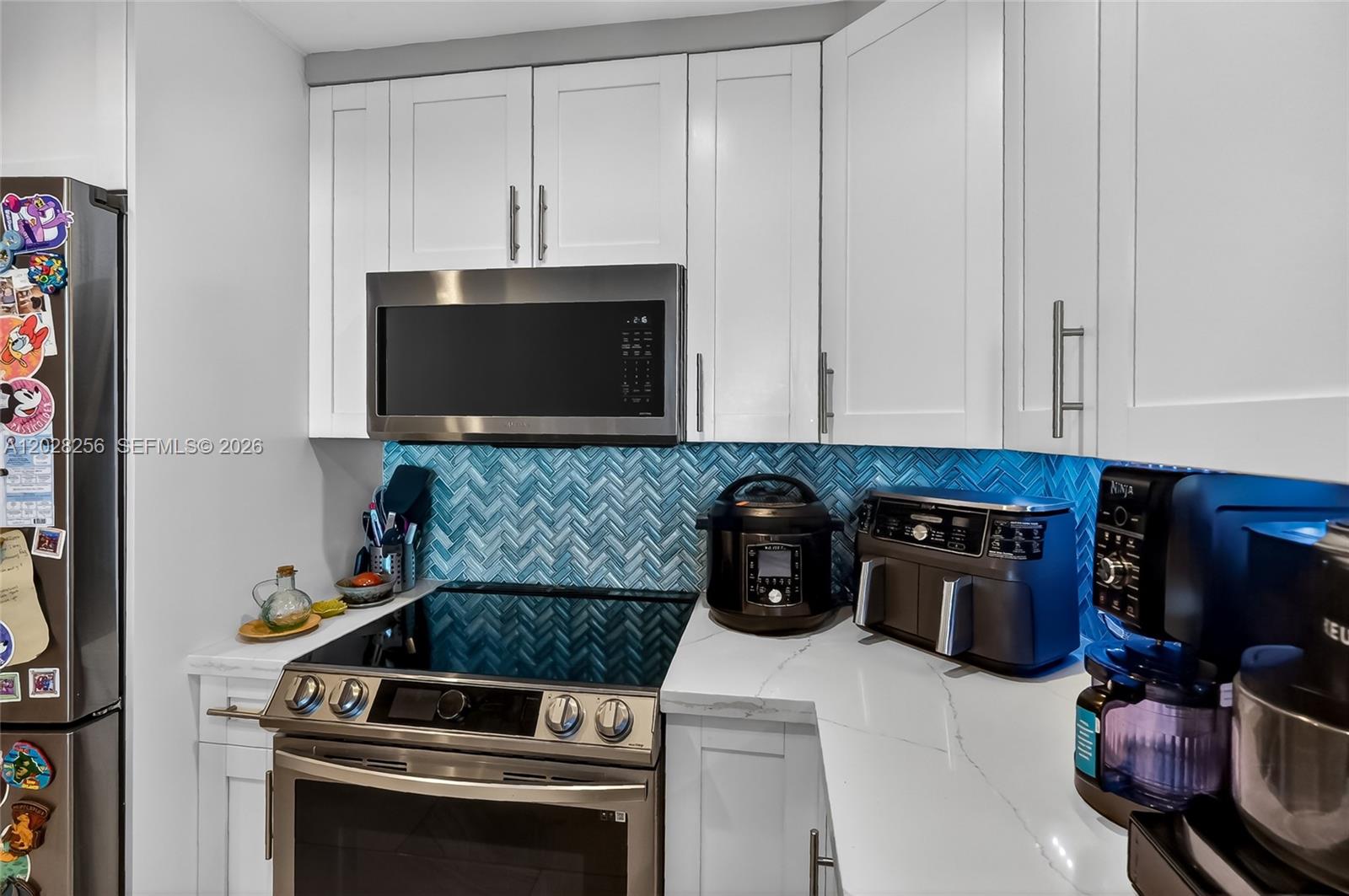 THE METROPOLITAN CONDO - Residential